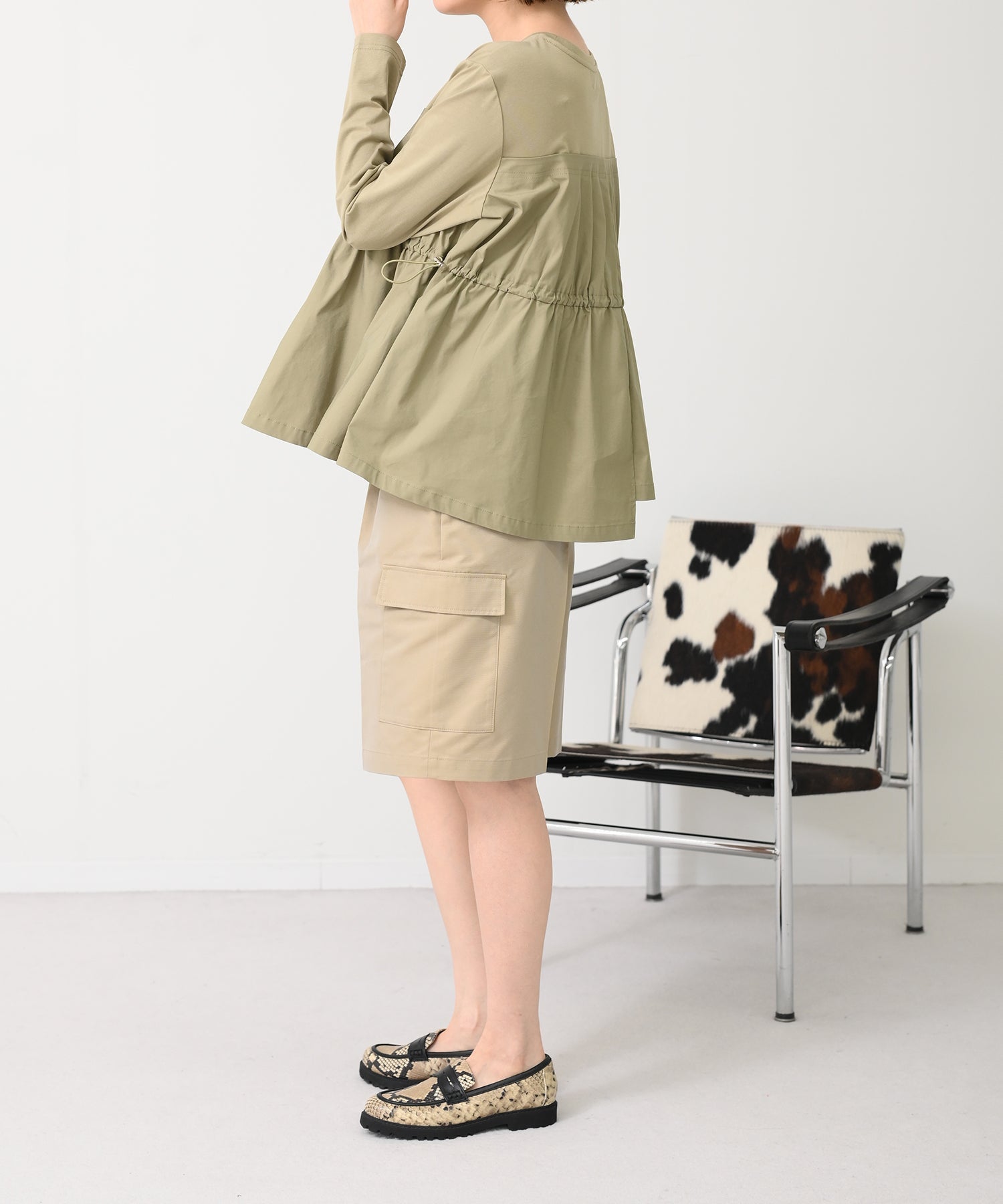 カーキ　model：H167