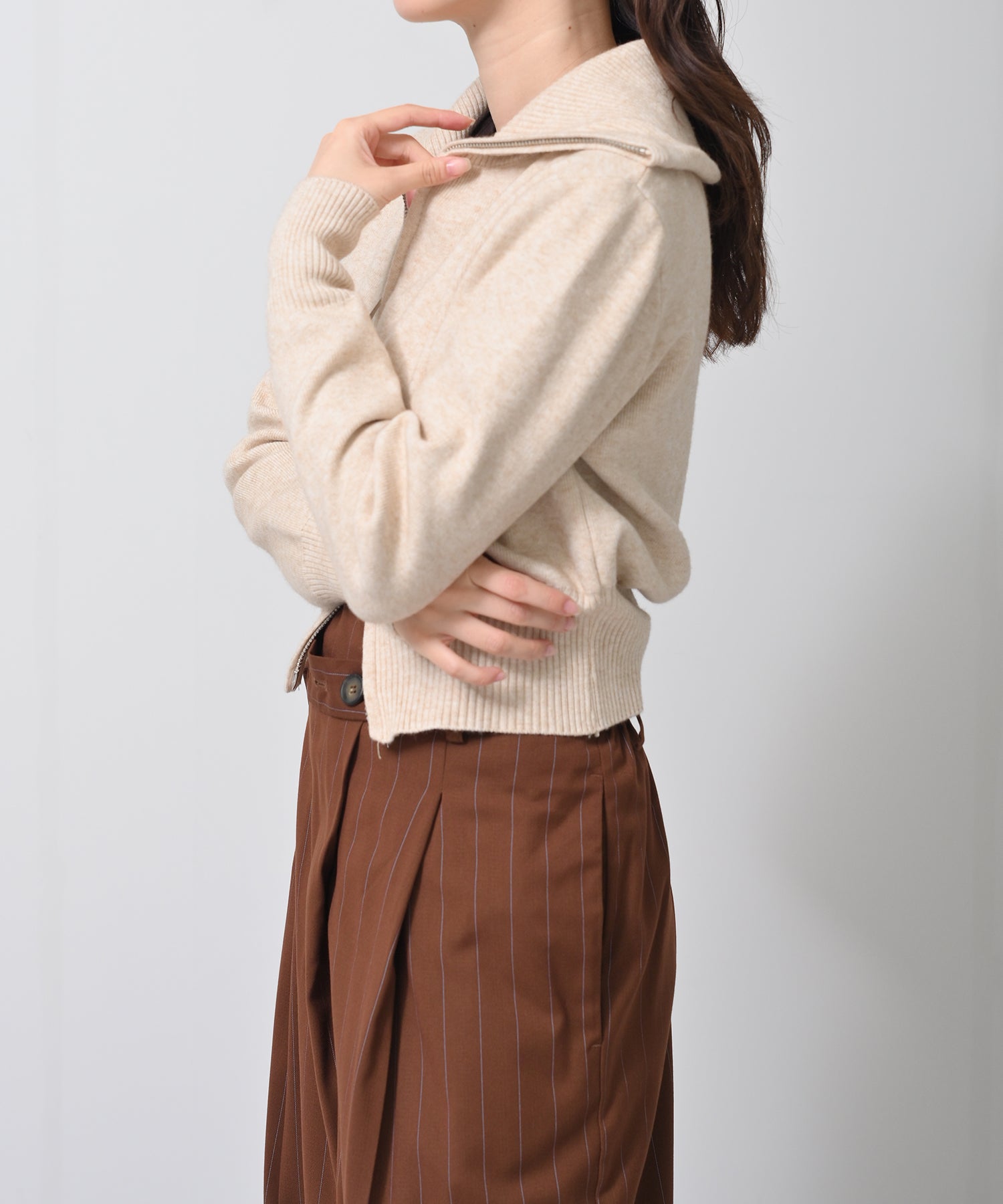 ベージュ　model：H160