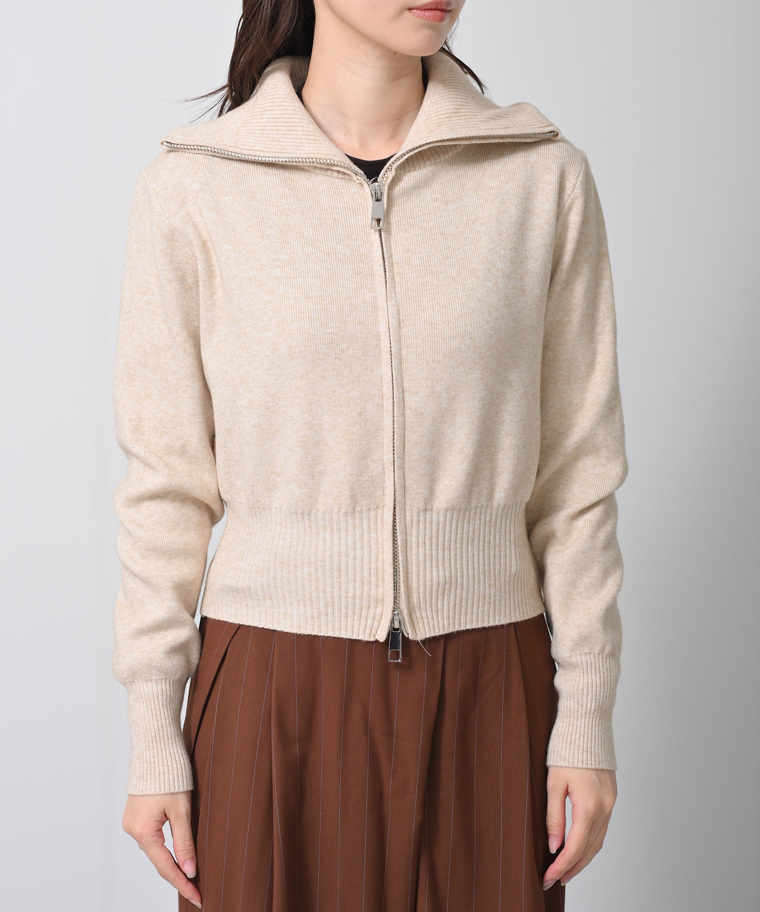 ベージュ　model：H160