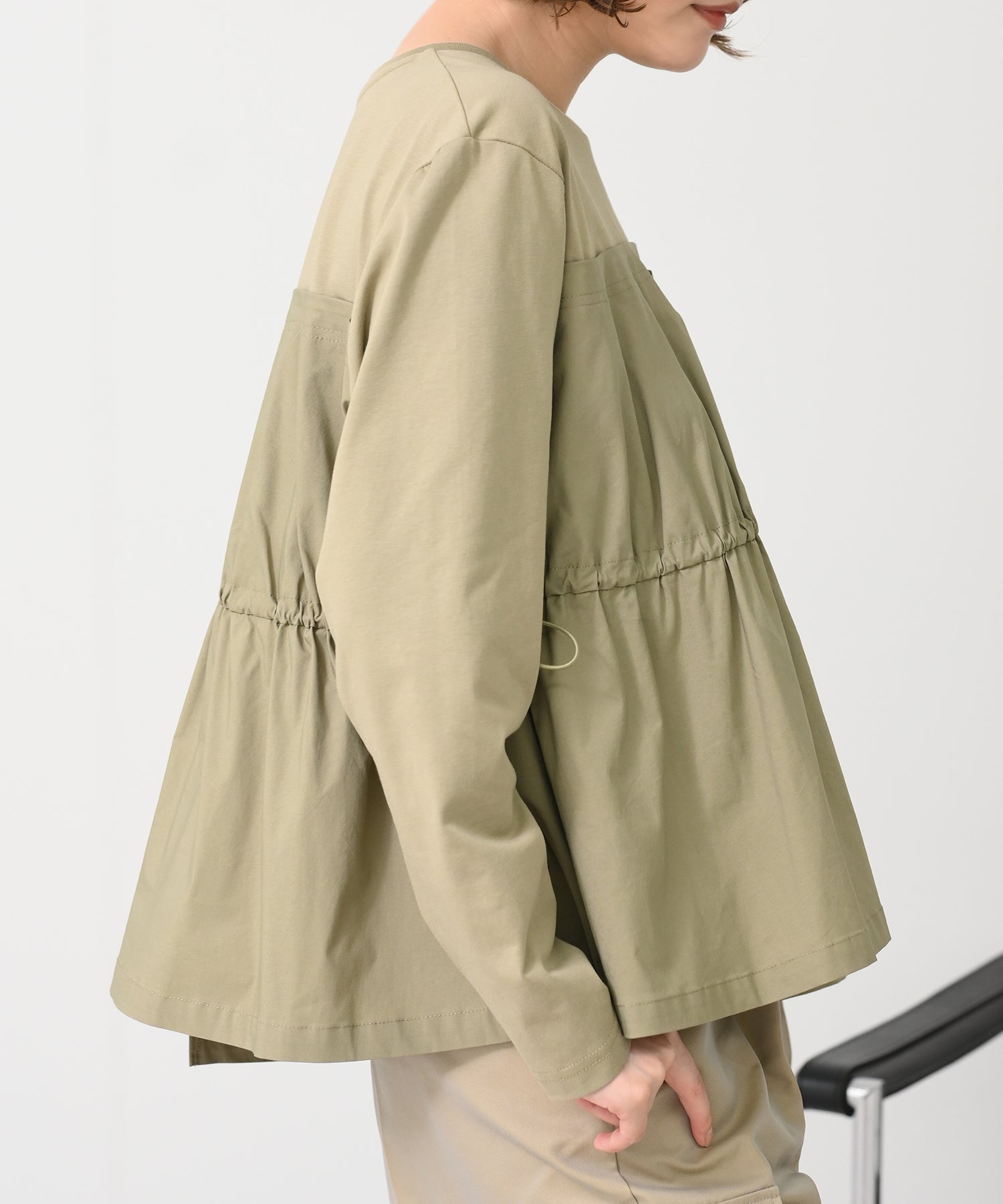 カーキ　model：H167