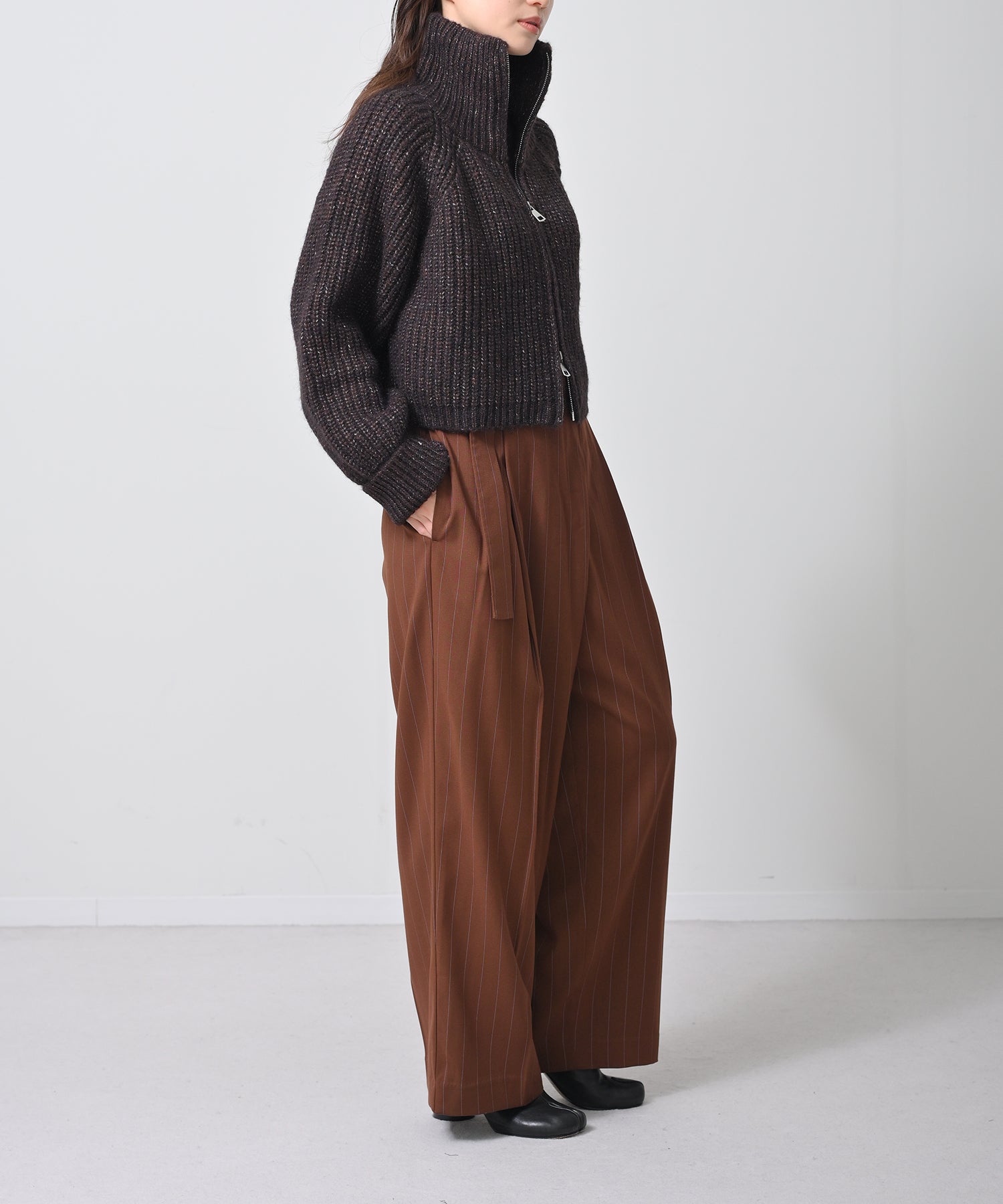 ブラウン　model：H160