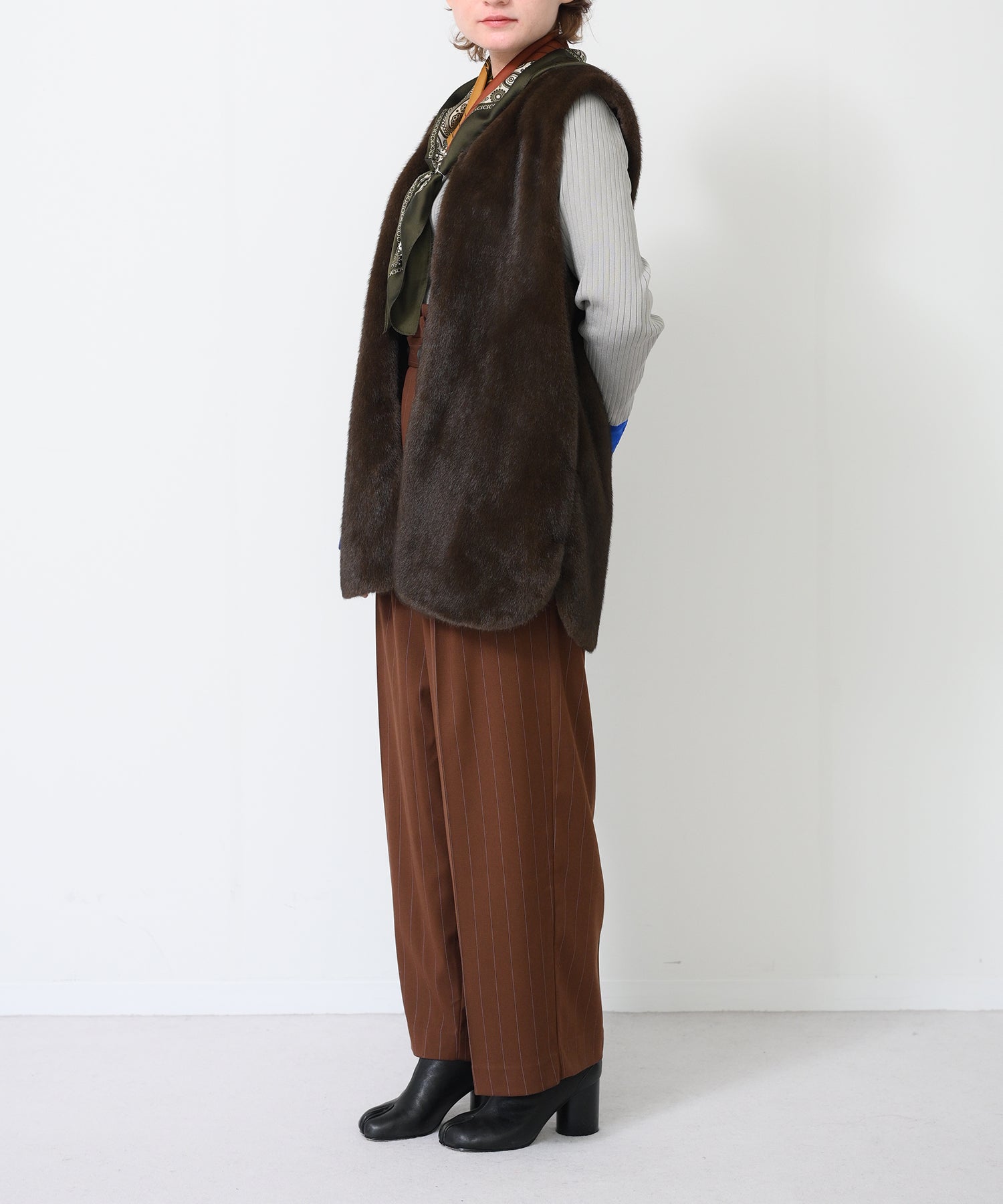 d*7様 Hn+DIE ファー付きブラックベスト 羊毛　hnaoto 羊毛ファージレ（ベスト）｜manzoni24（マンゾーニ24）｜ STRASBURGO