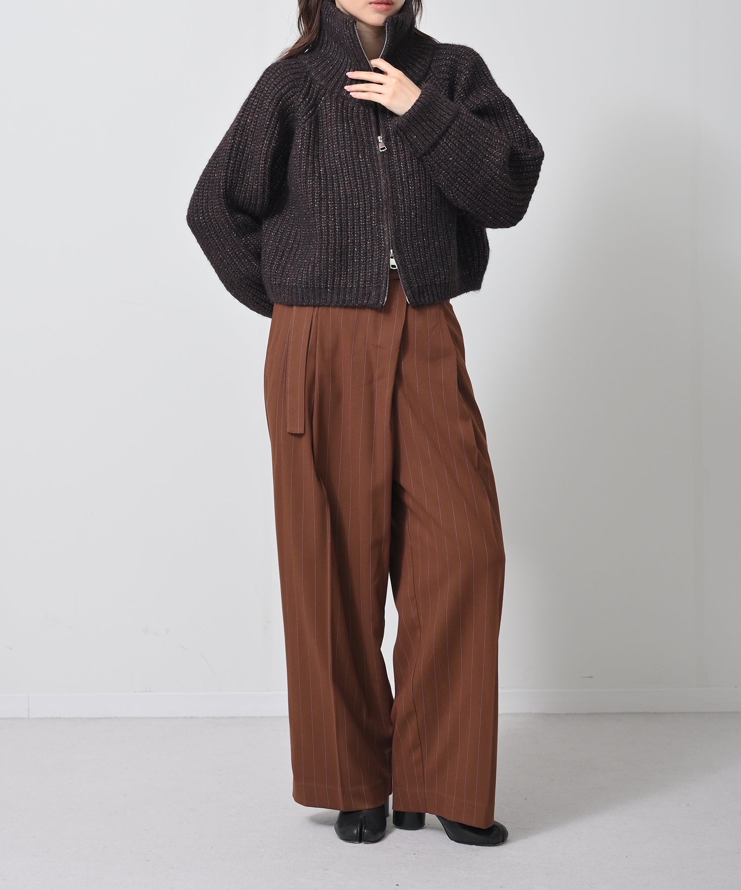 ブラウン　model：H160