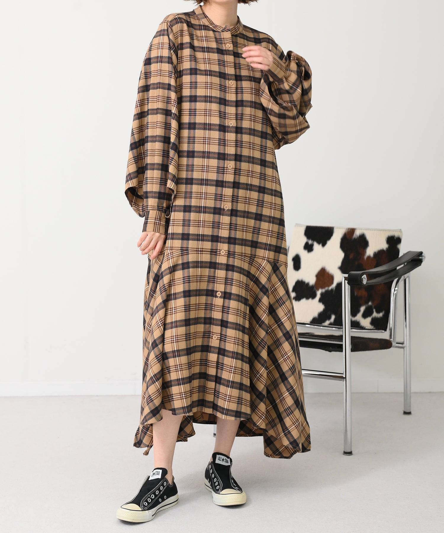 ベージュ　model：H167