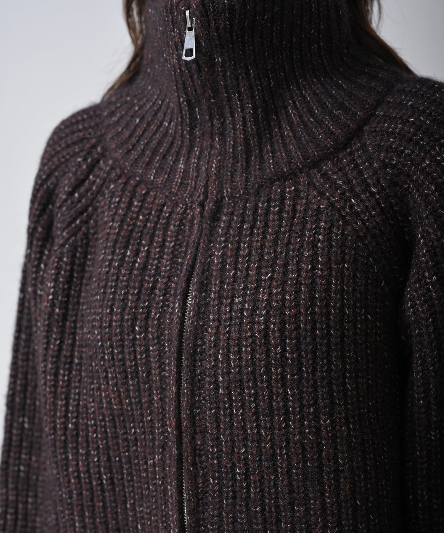 ブラウン　model：H160