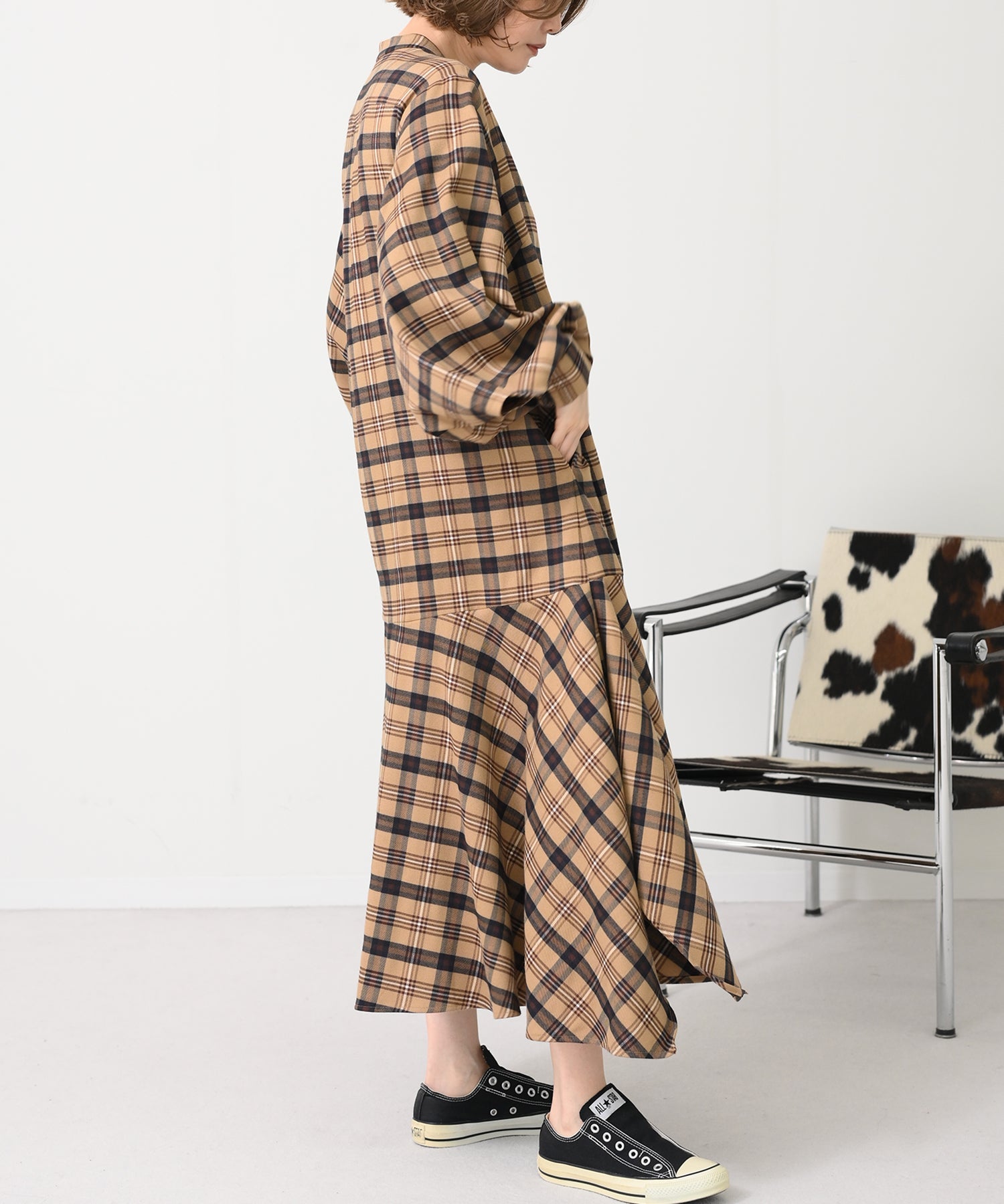 ベージュ　model：H167