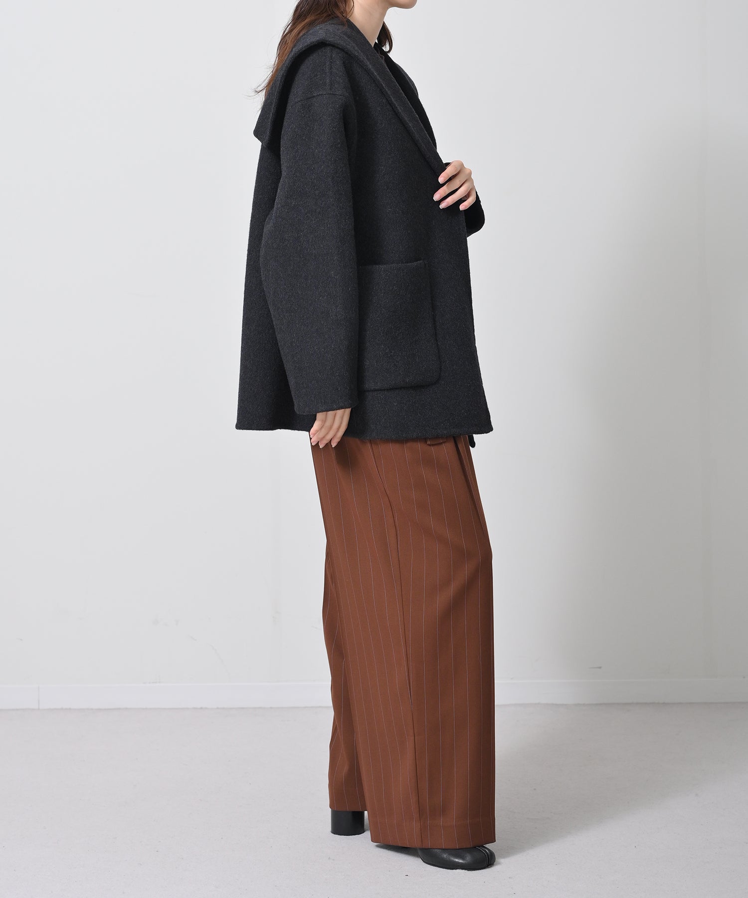 ダークグレー　model：H160