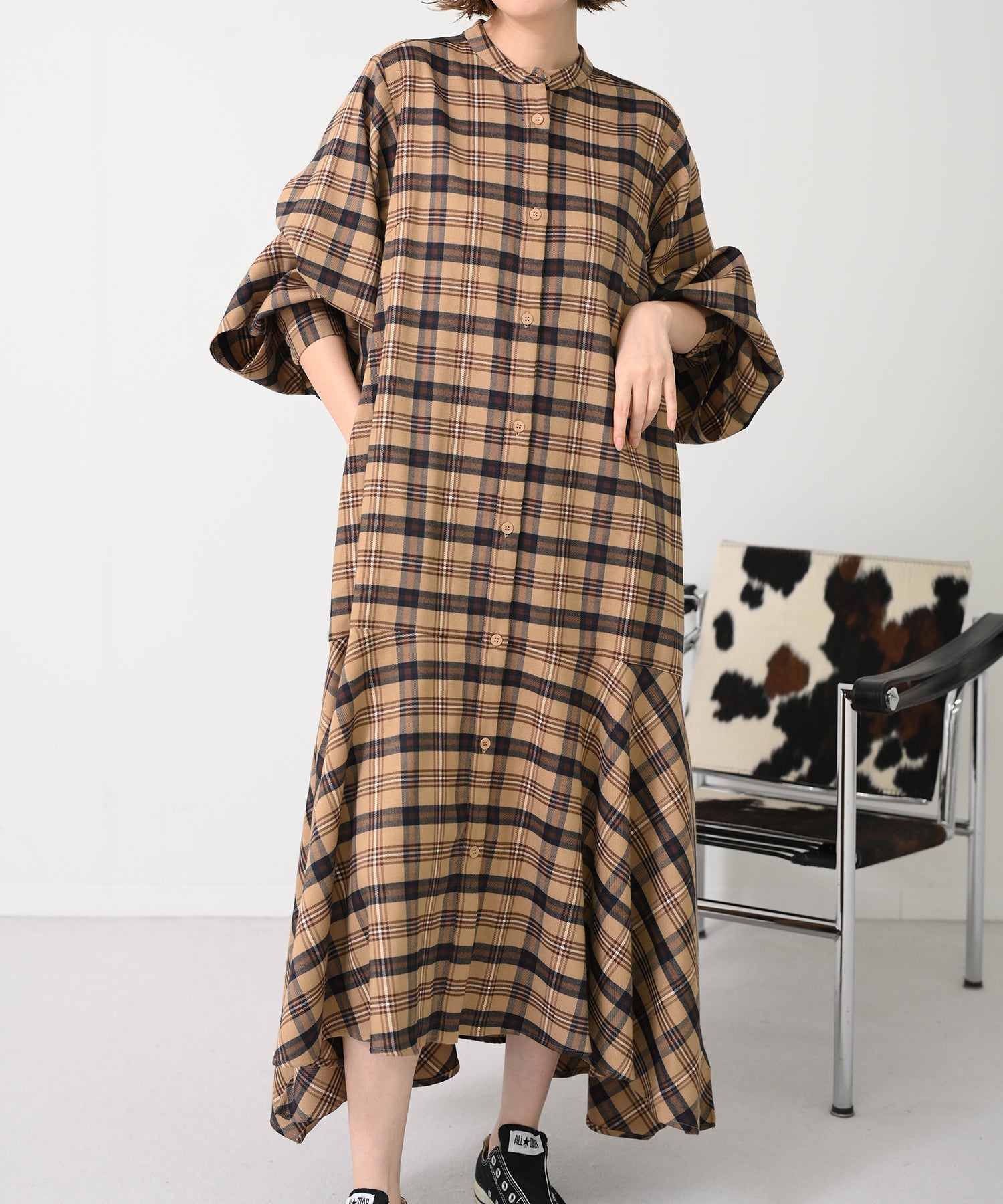 ベージュ　model：H167