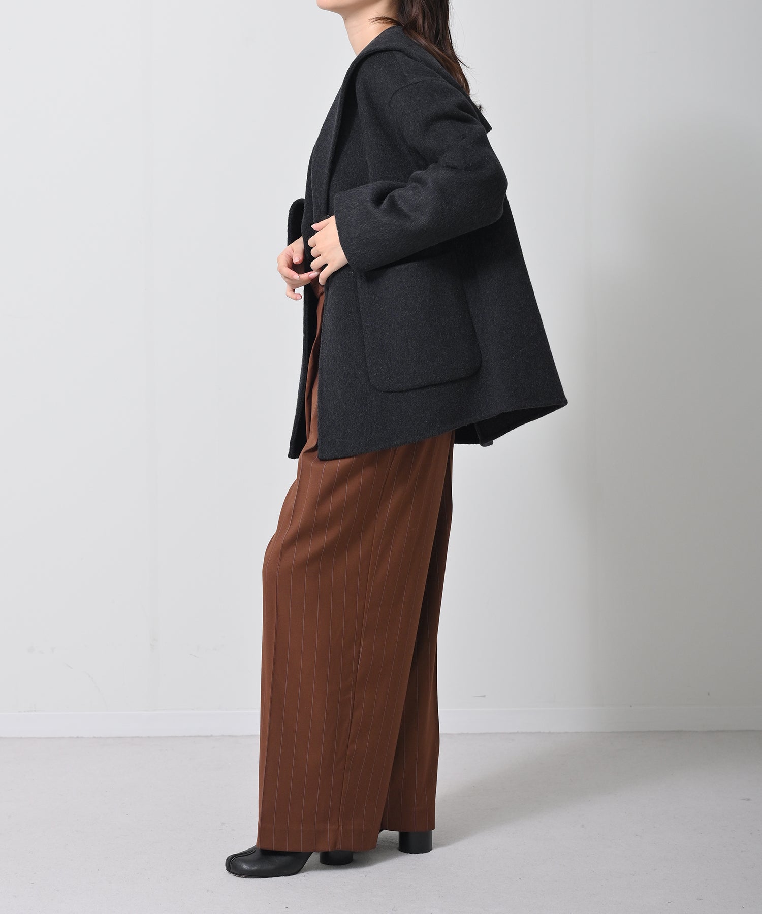 ダークグレー　model：H160