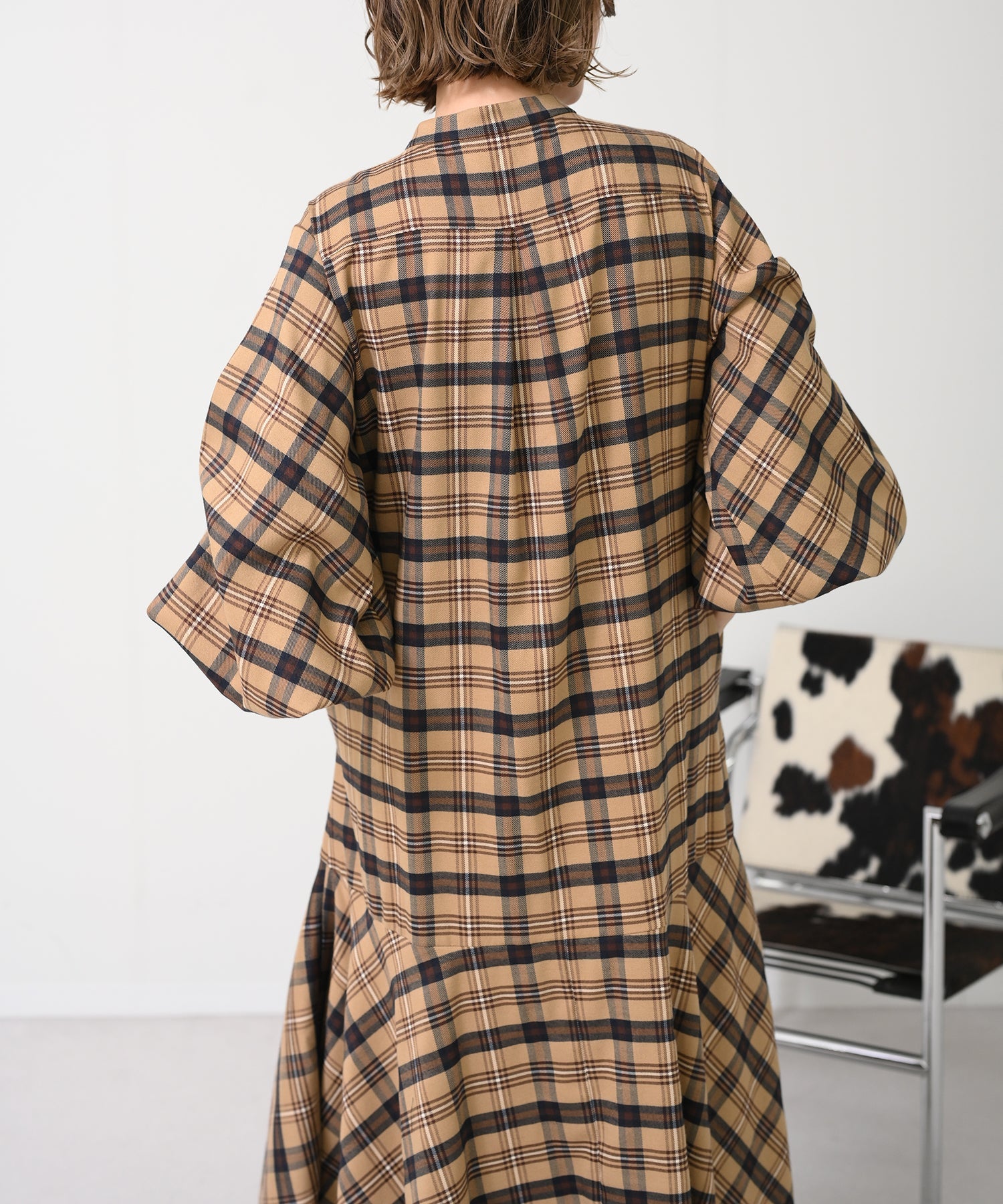 ベージュ　model：H167