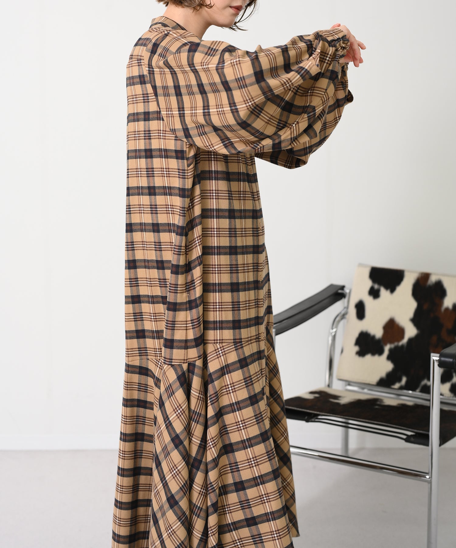 ベージュ　model：H167