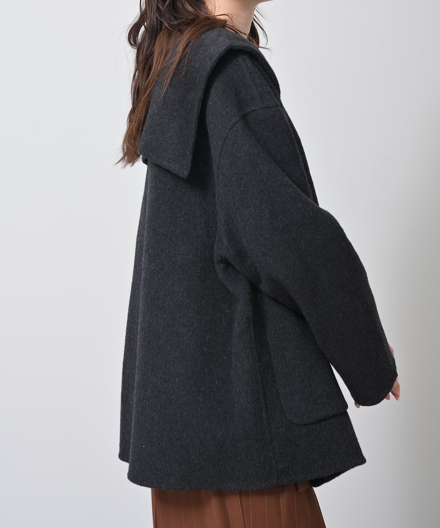 ダークグレー　model：H160