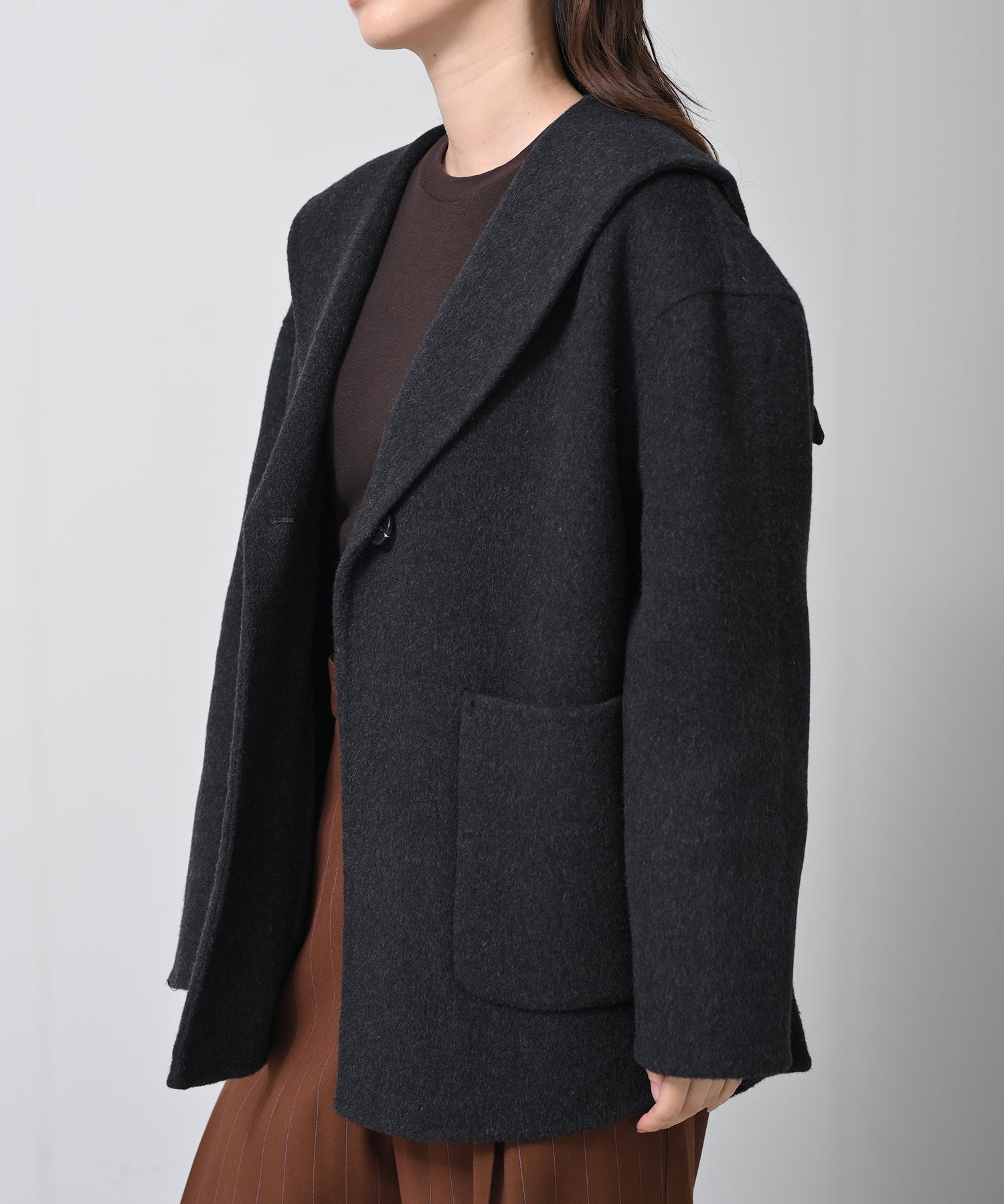 ダークグレー　model：H160