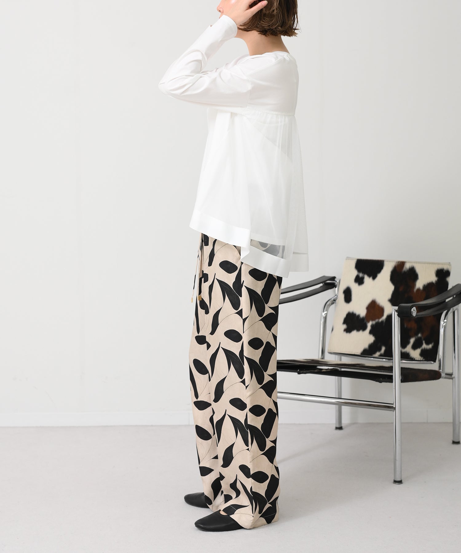 オフホワイト　model：H167