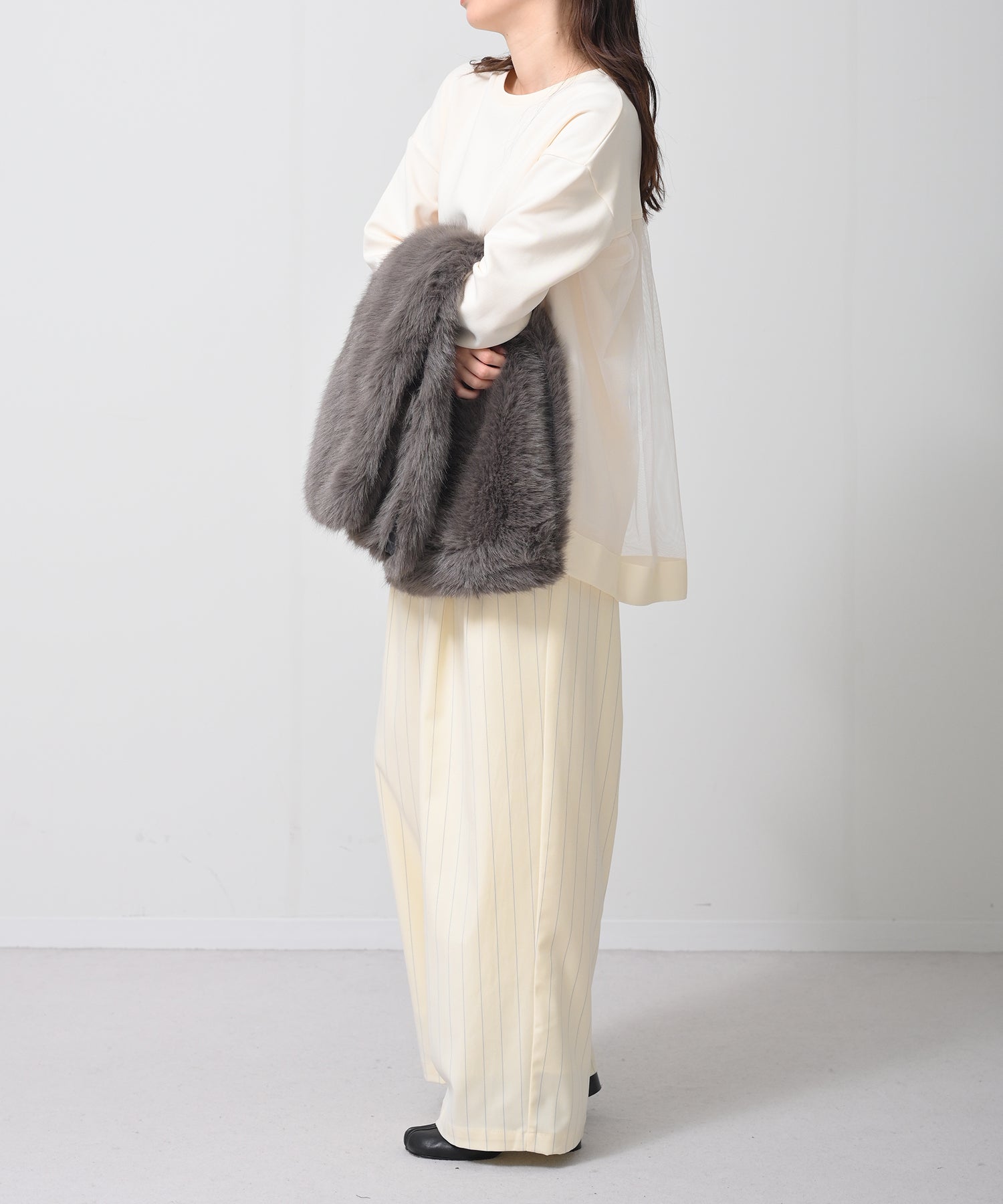 オフホワイト　model：H160