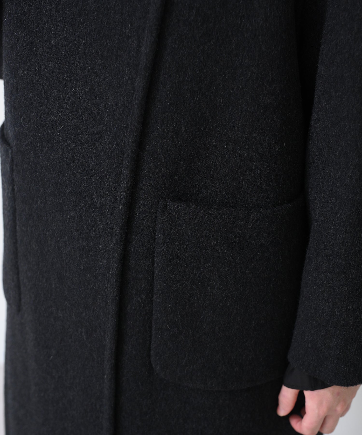 ブラック　model：H163