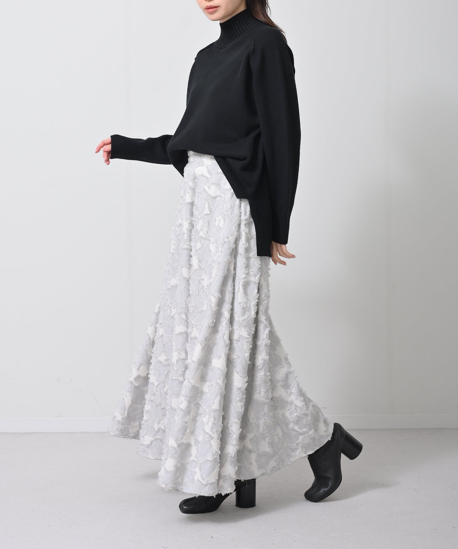 ライトグレー　model：H160