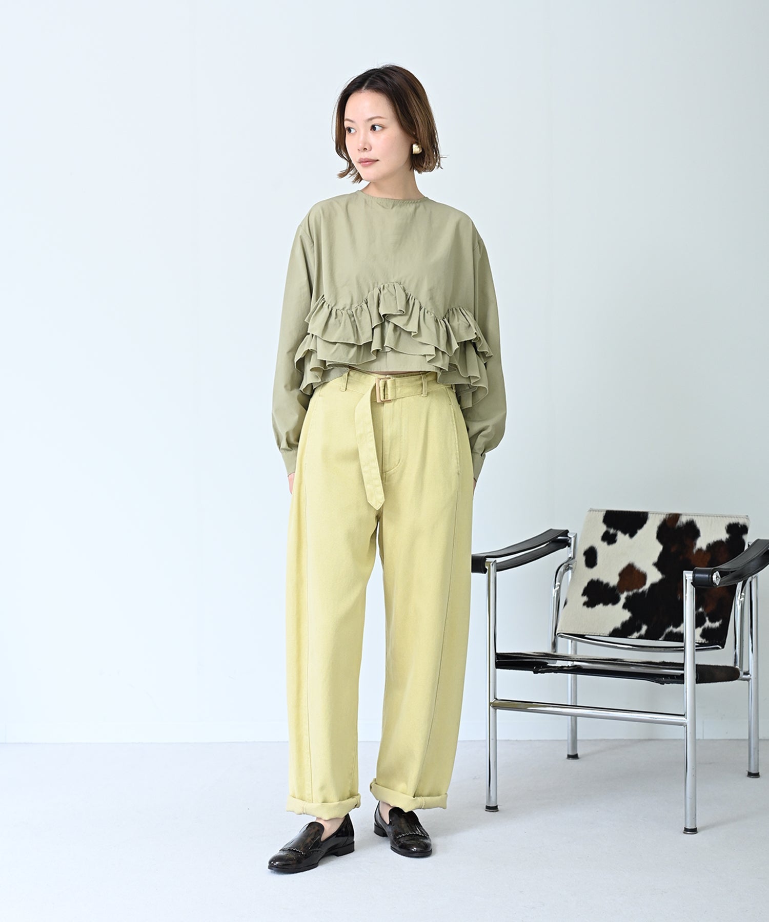 カーキ　model：H167