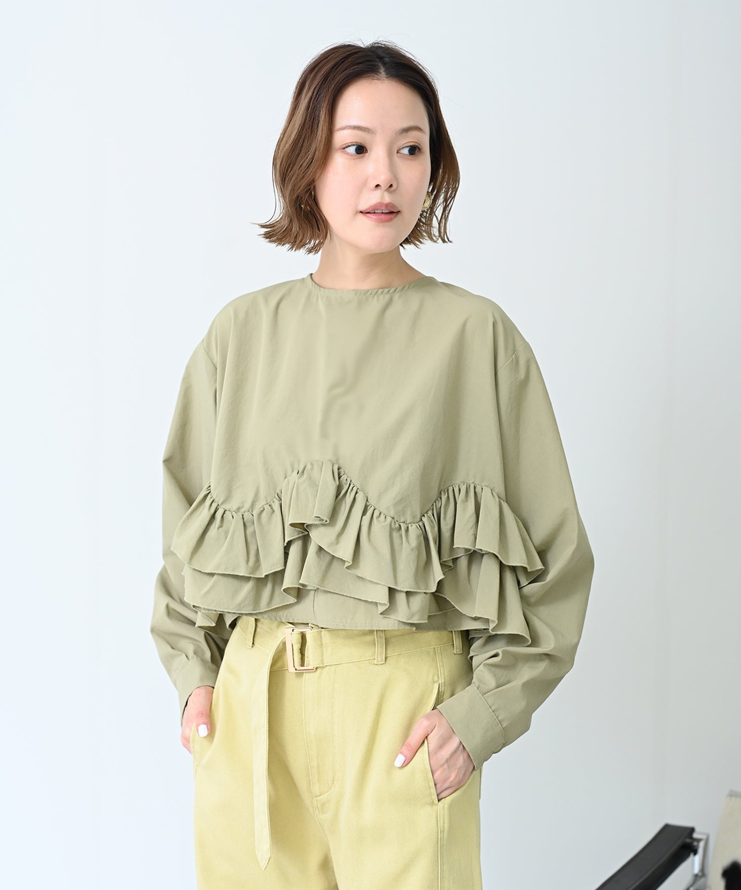 カーキ　model：H167