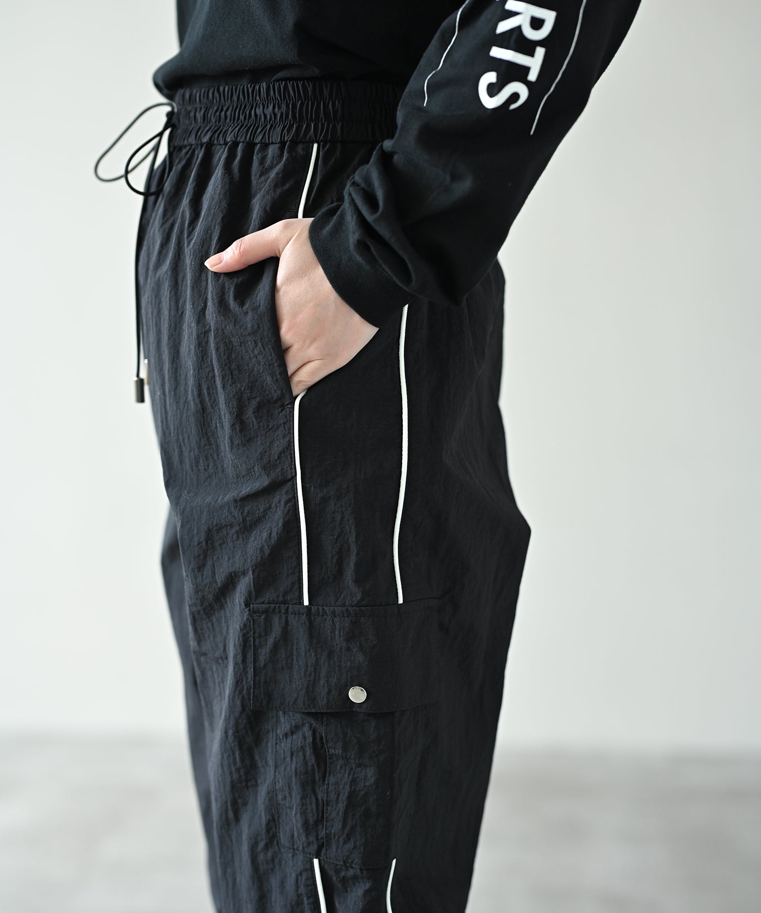 ブラック　model：H162