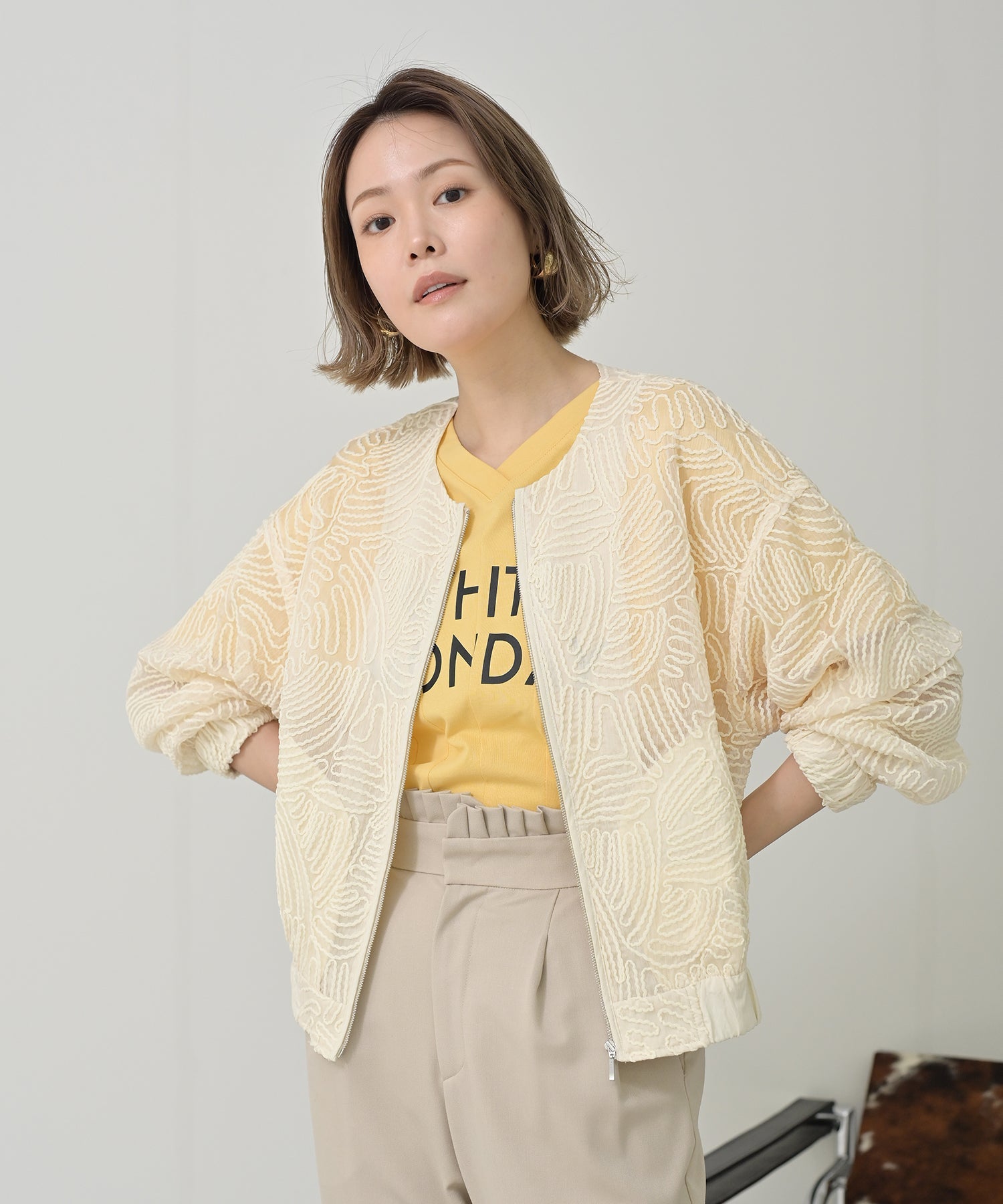 オフホワイト　model：H167