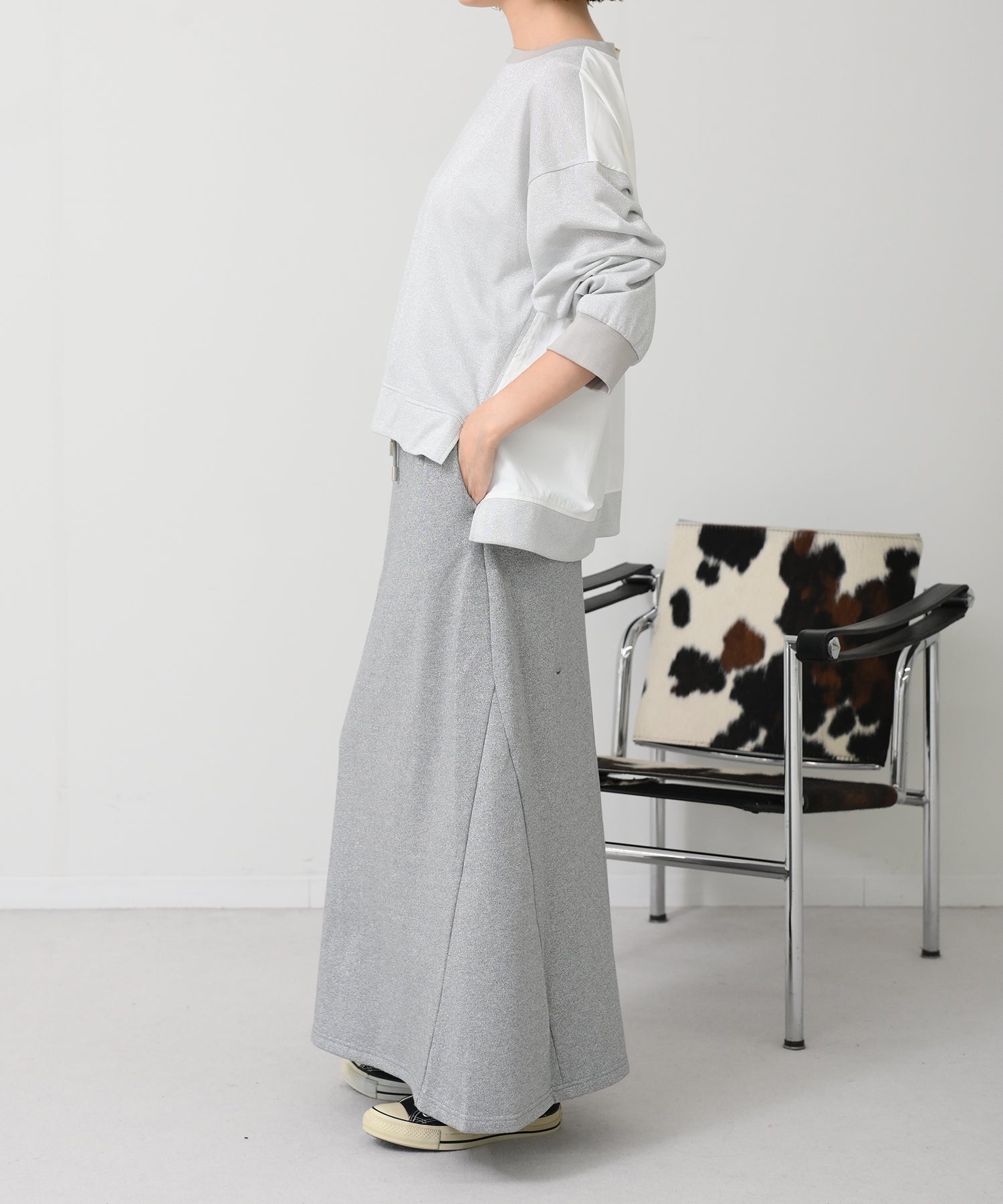 ライトグレー　model：H167