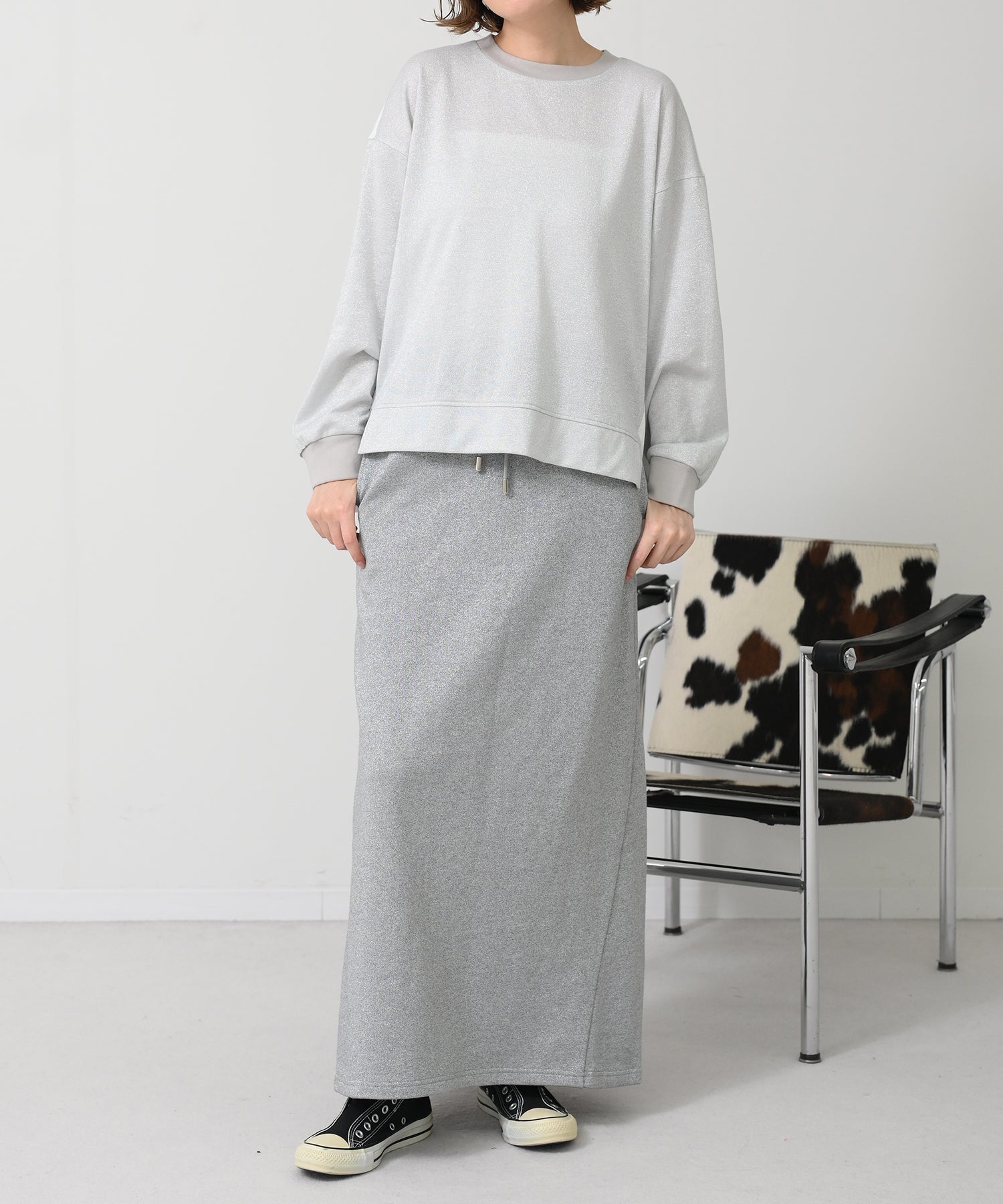 グレー　model：H167