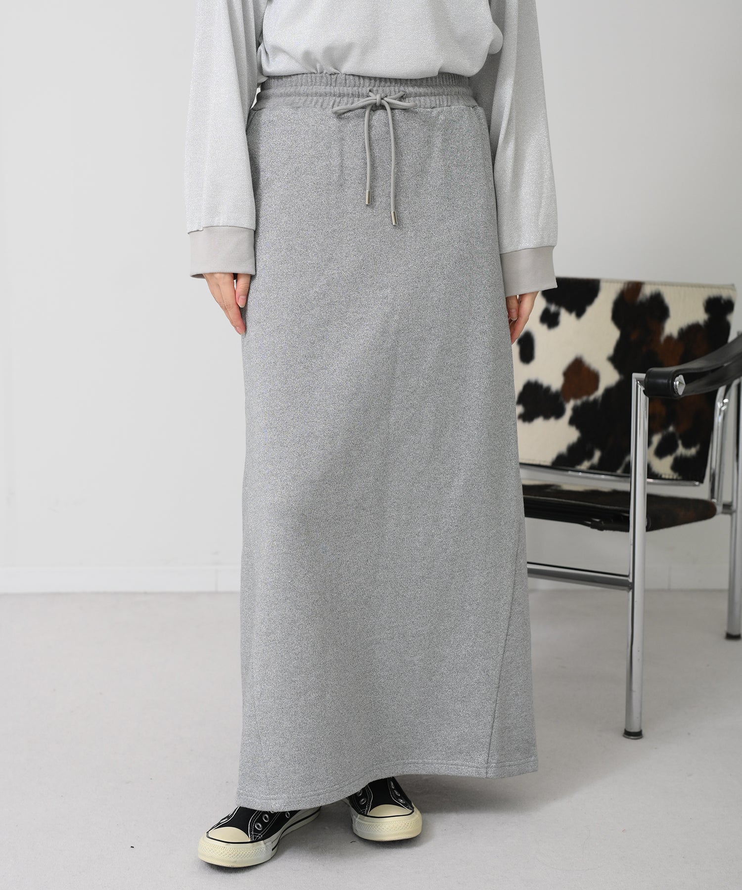 グレー　model：H167