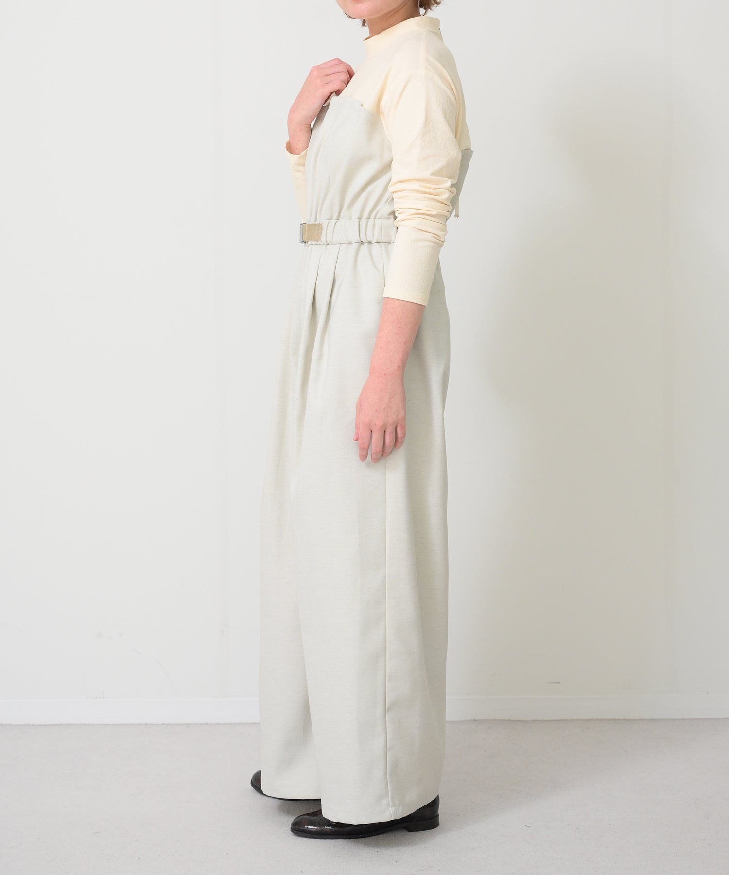 ベージュ　model：H163