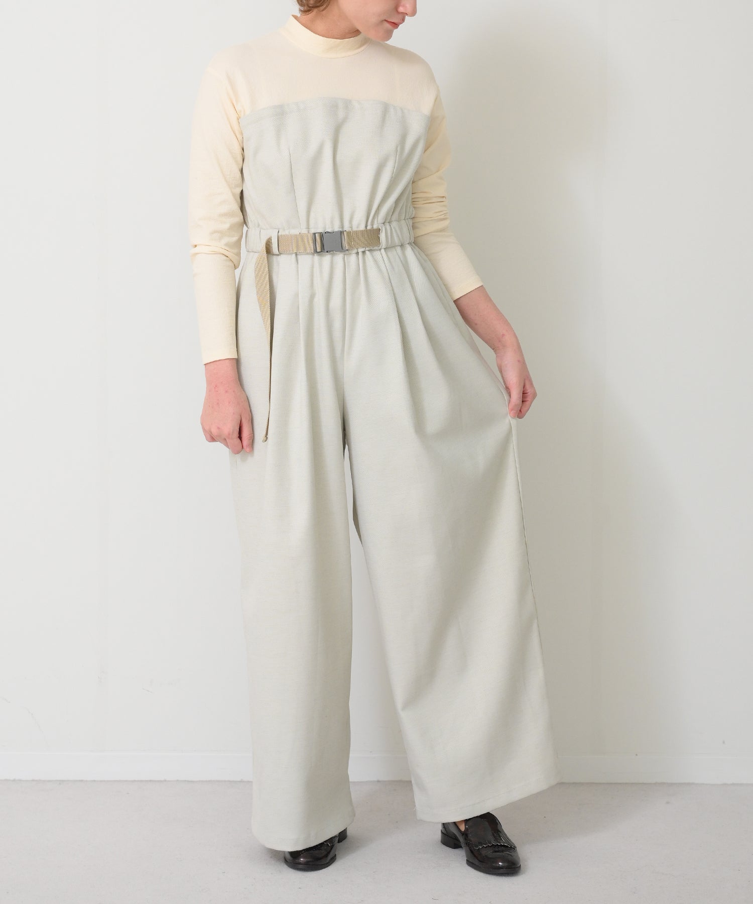 ベージュ　model：H163