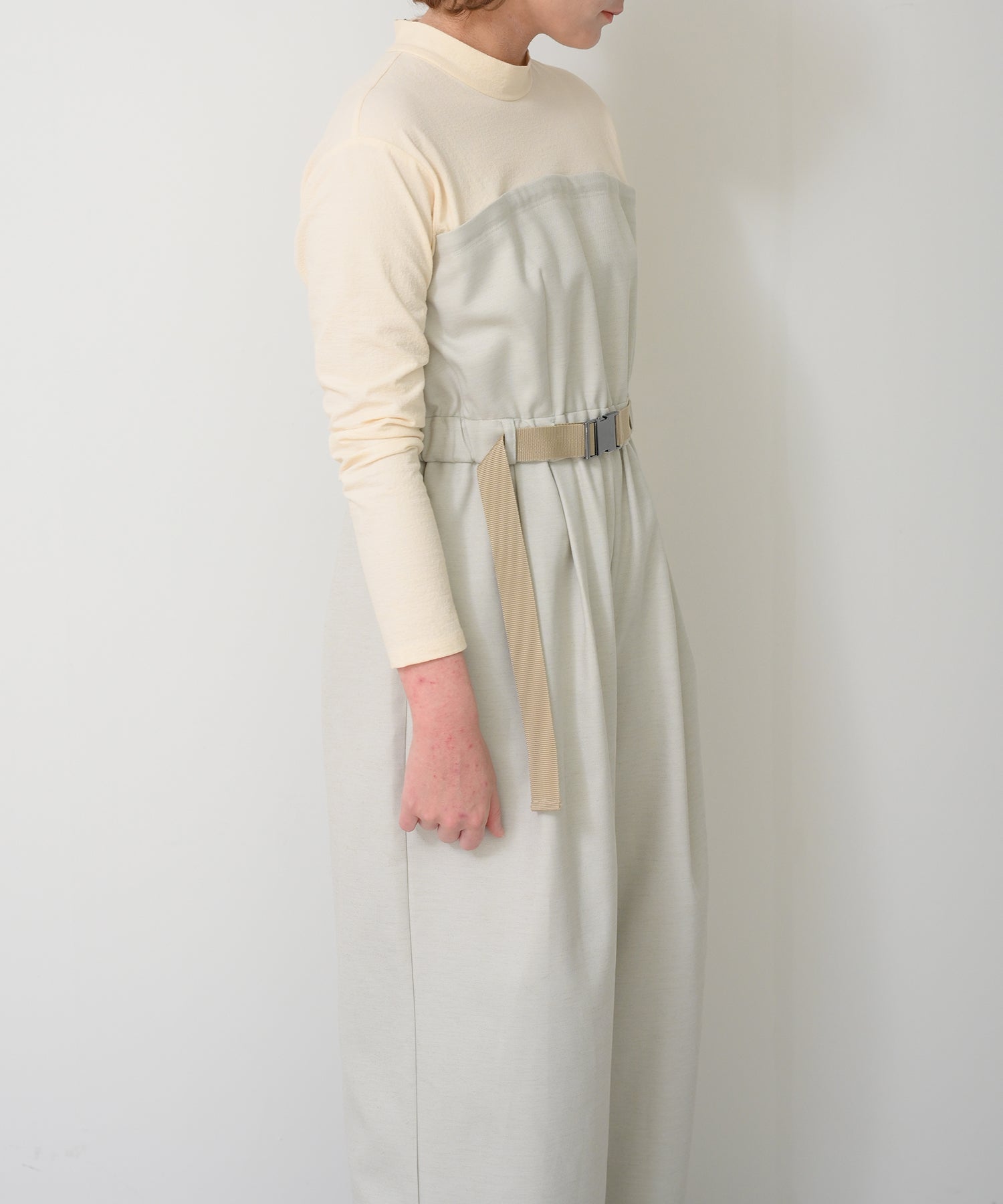 ベージュ　model：H163