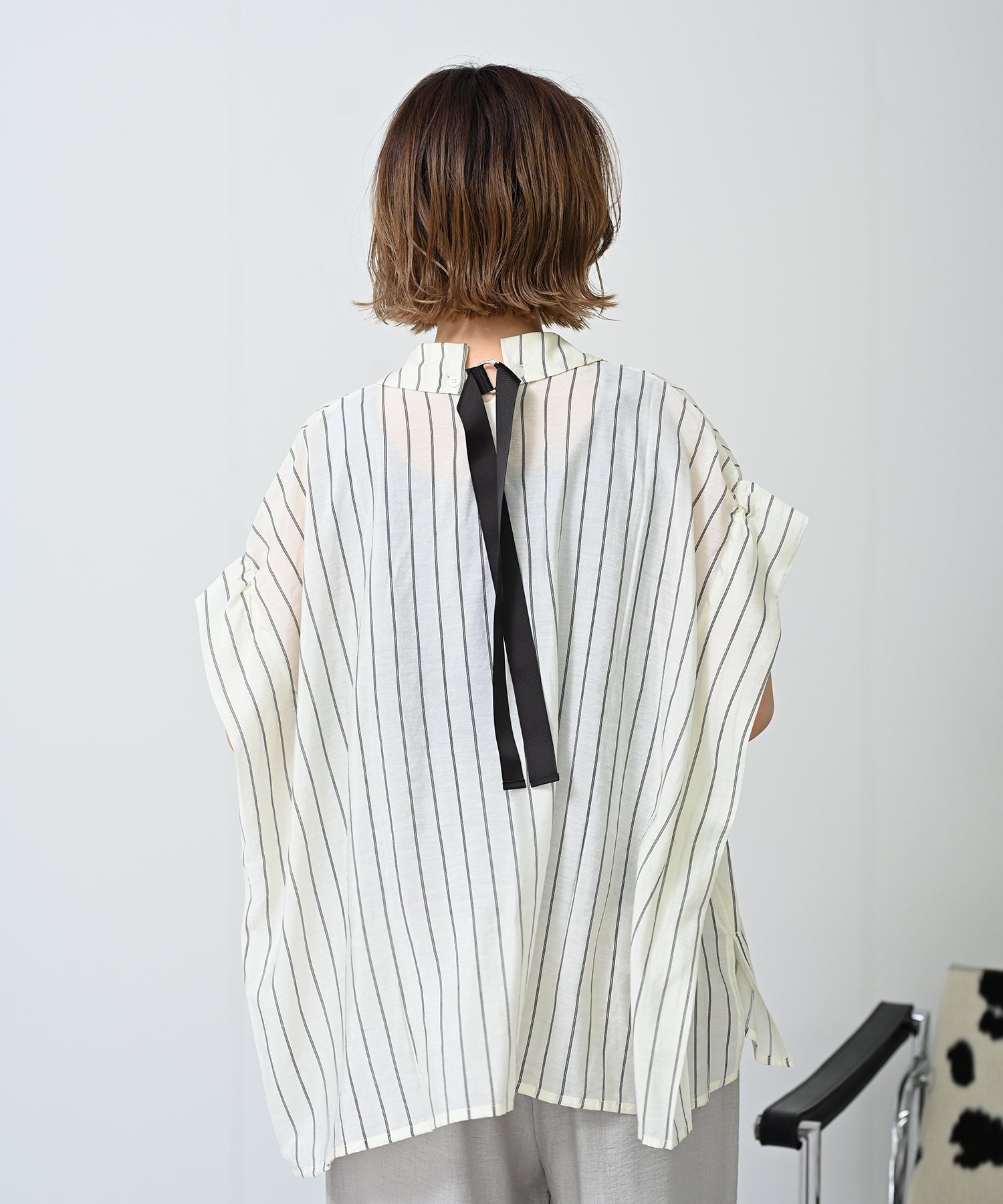 美品　 BEATRICE バックリボン　ホワイト　シャツ　半袖 美品 BEATRICE バックリボン ホワイト シャツ 半袖 - メルカリ