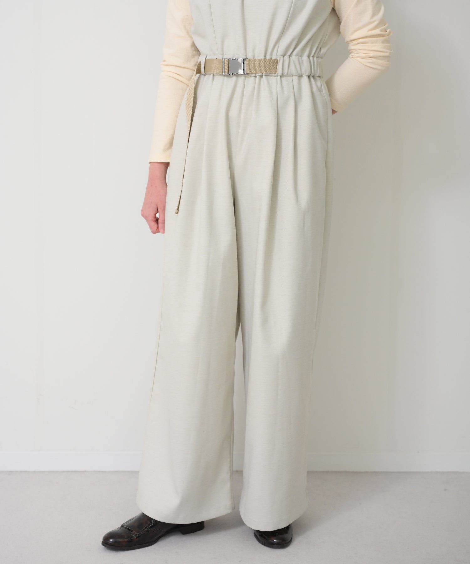 ベージュ　model：H163