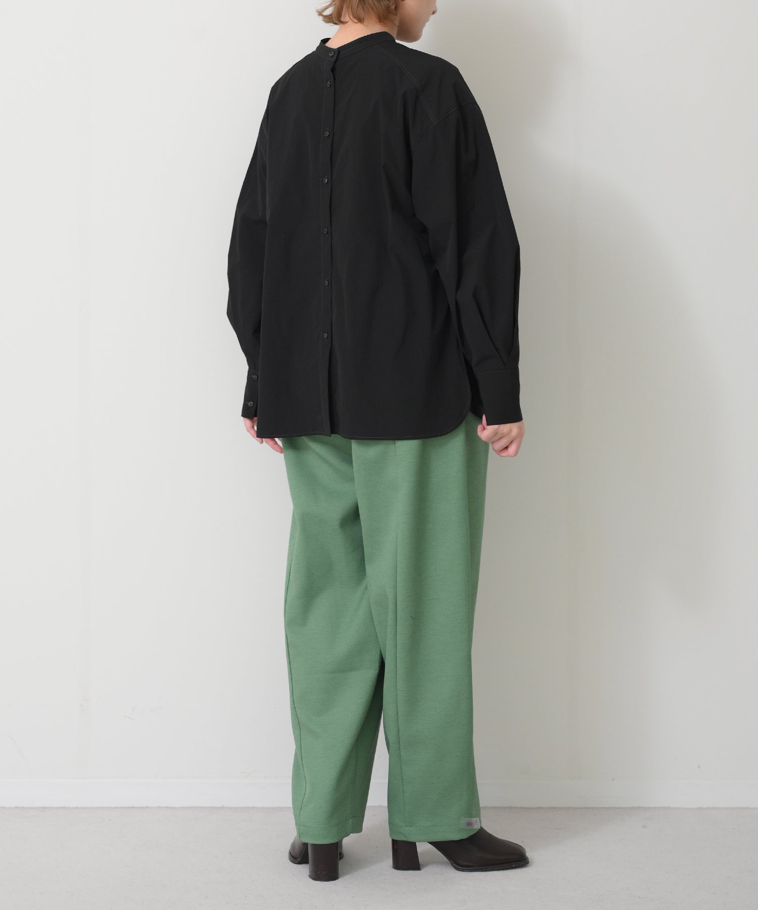 ブラック　model：H163