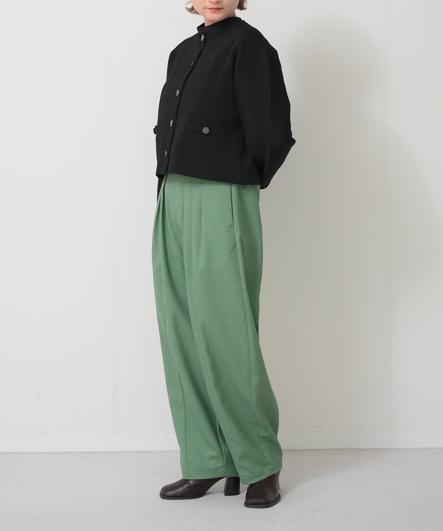 ブラック　model：H163