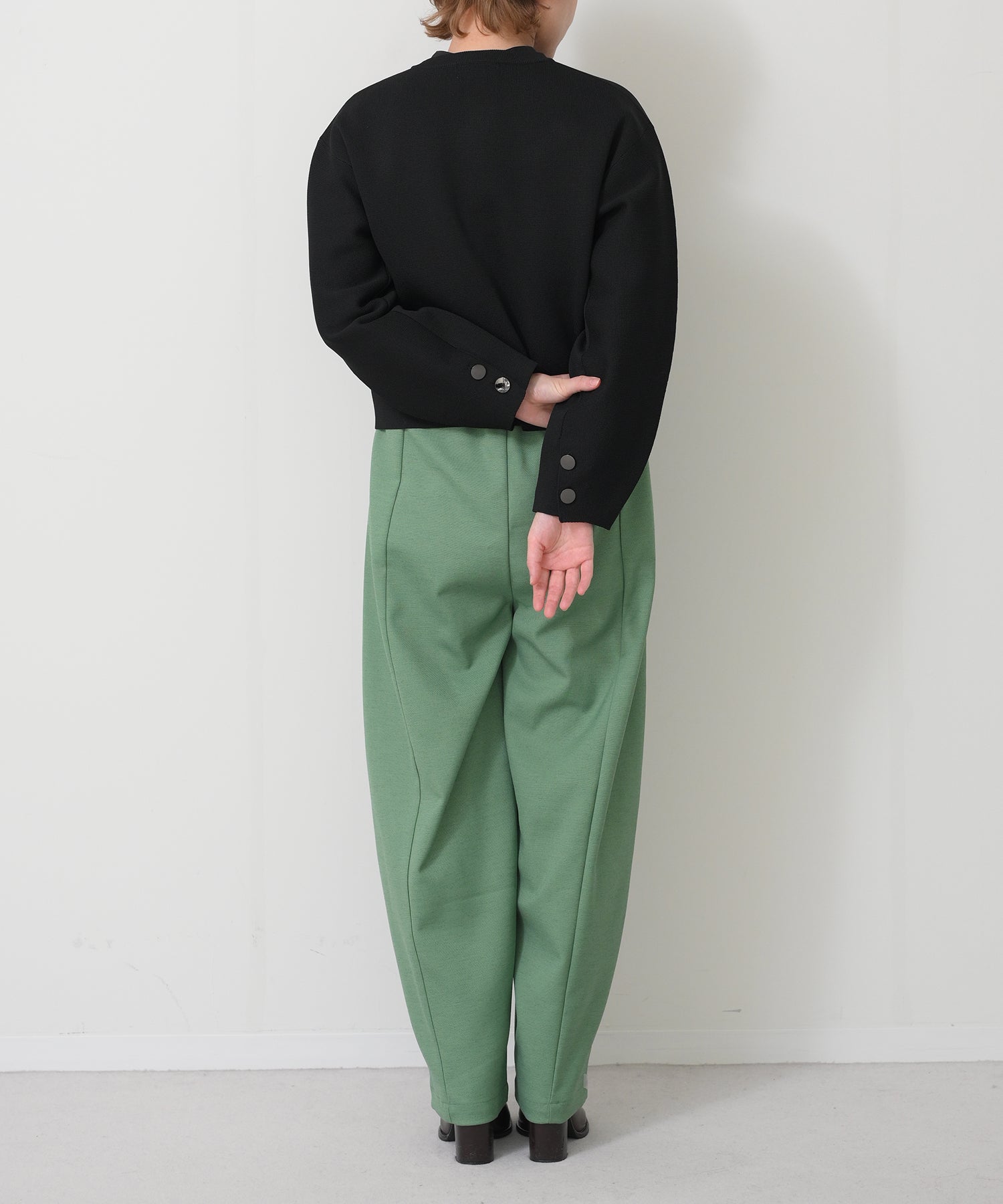 ブラック　model：H163