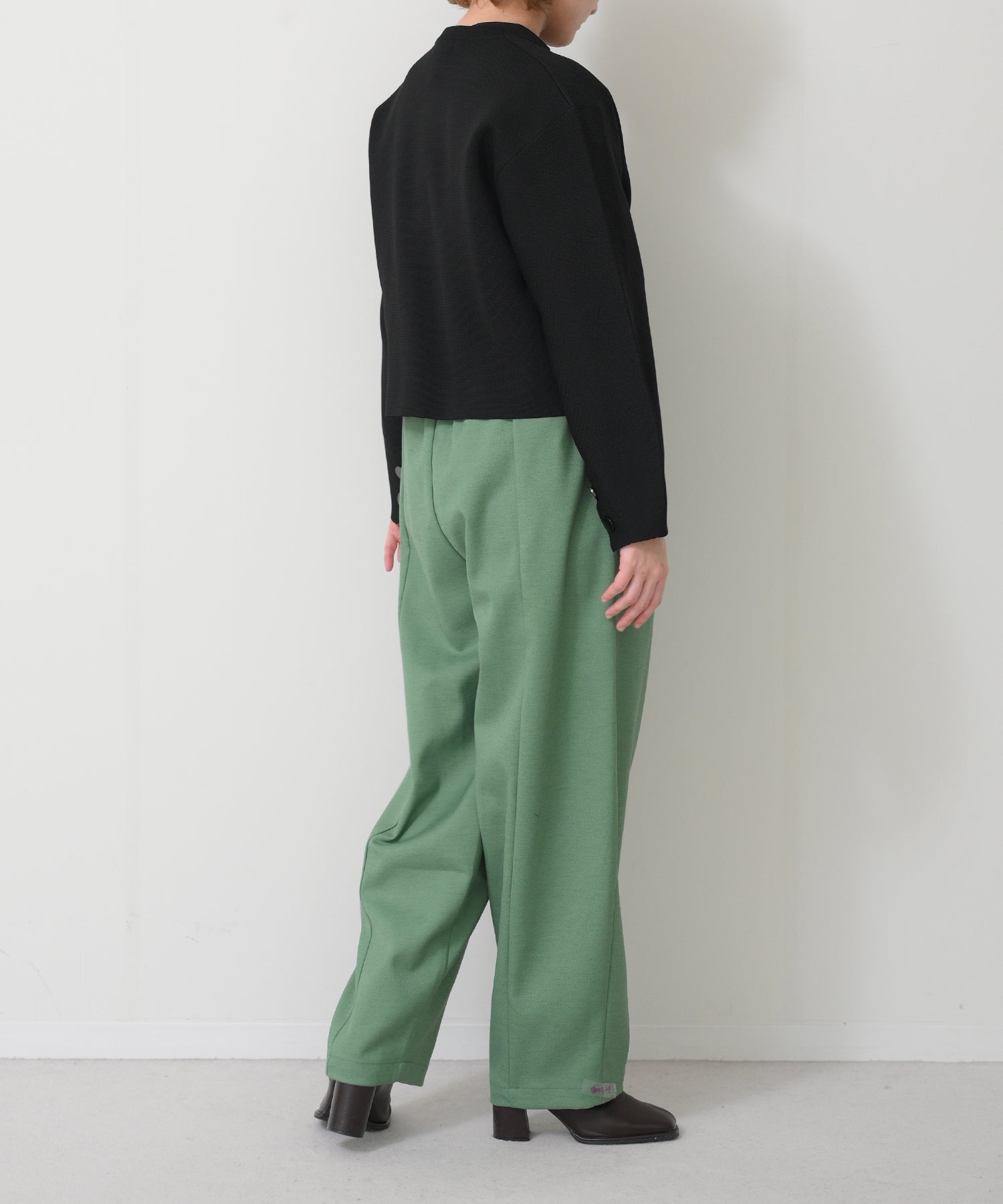 ブラック　model：H163