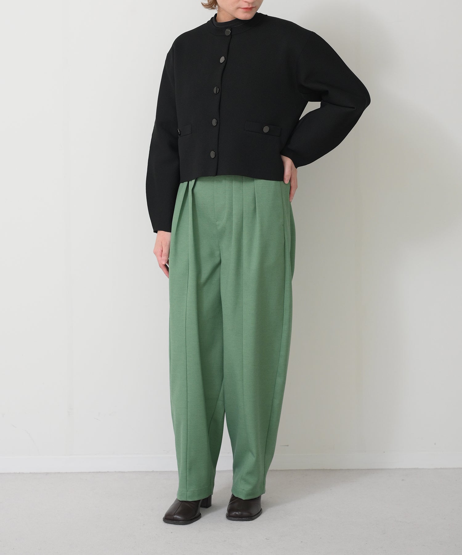 ブラック　model：H163