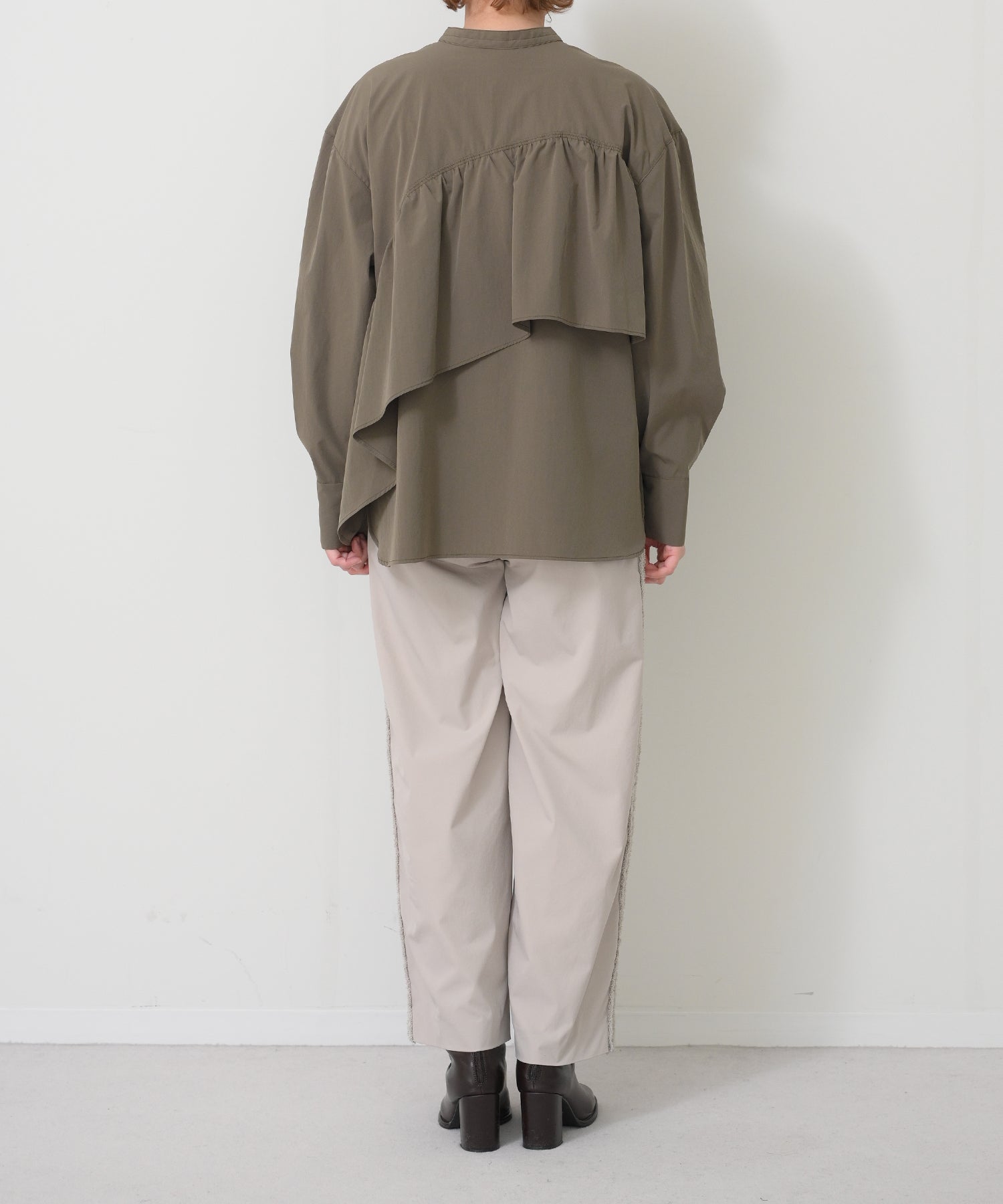 カーキ　model：H163