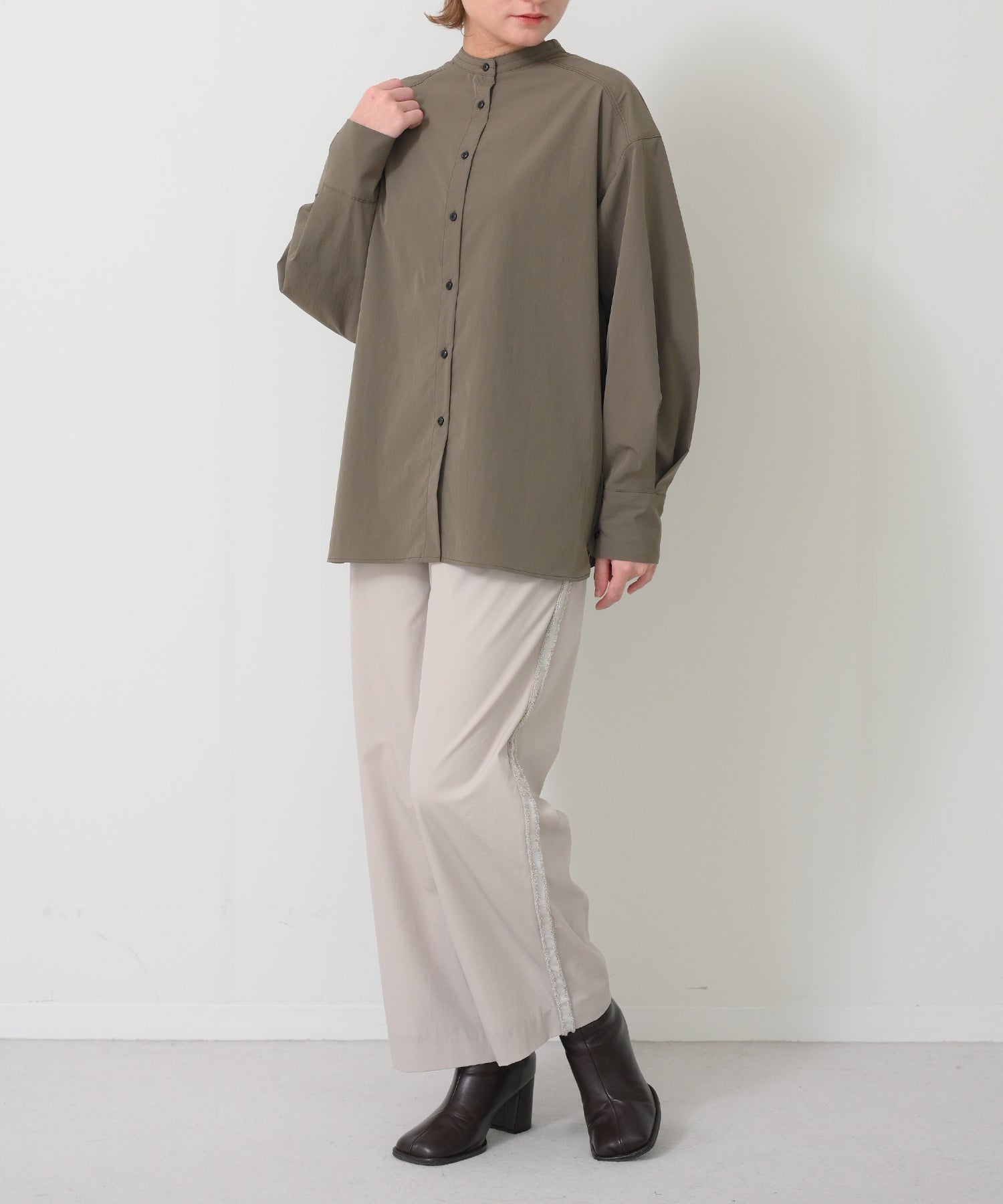 カーキ　model：H163