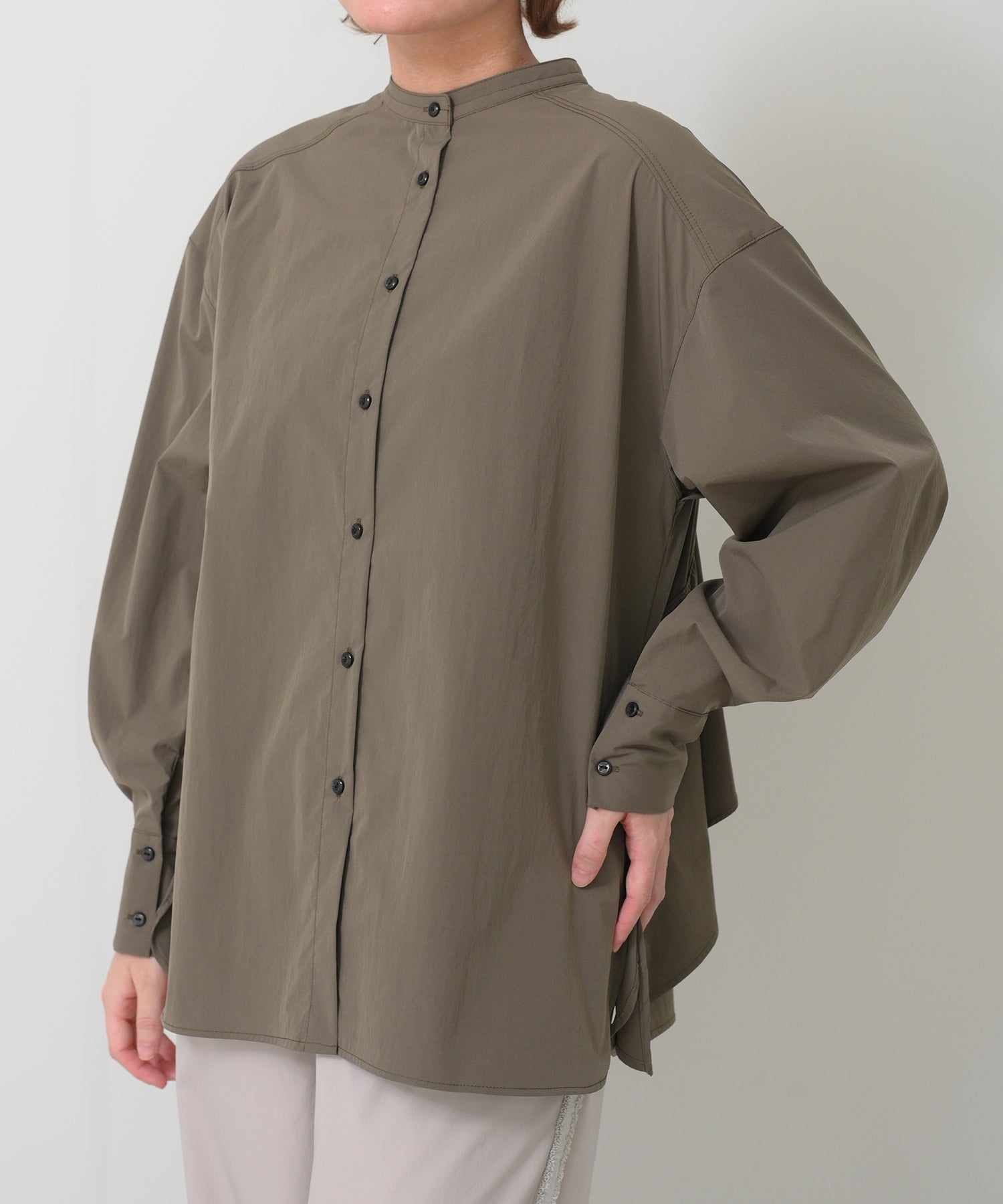 カーキ　model：H163