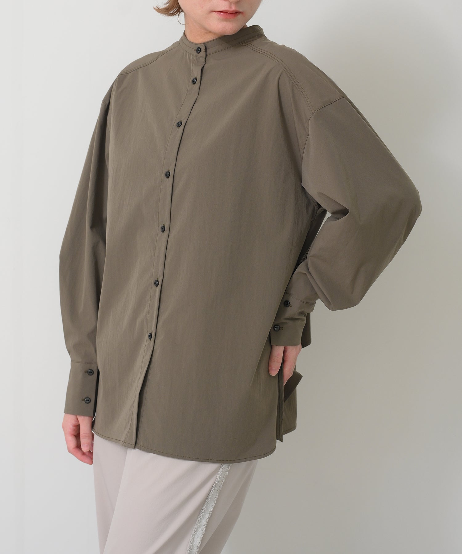 カーキ　model：H163