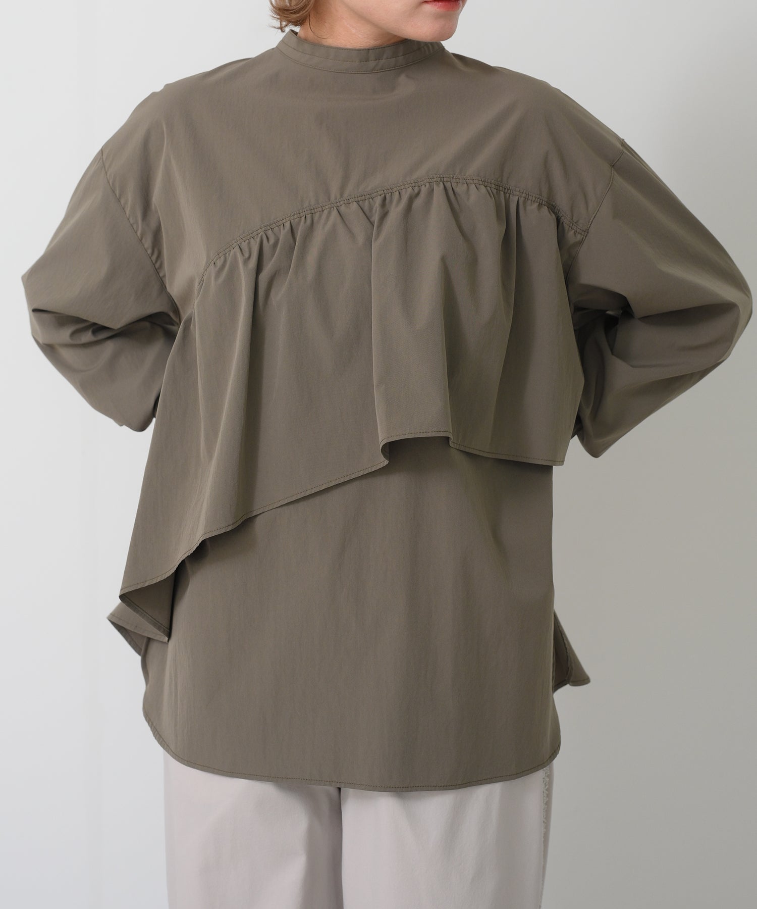 カーキ　model：H163