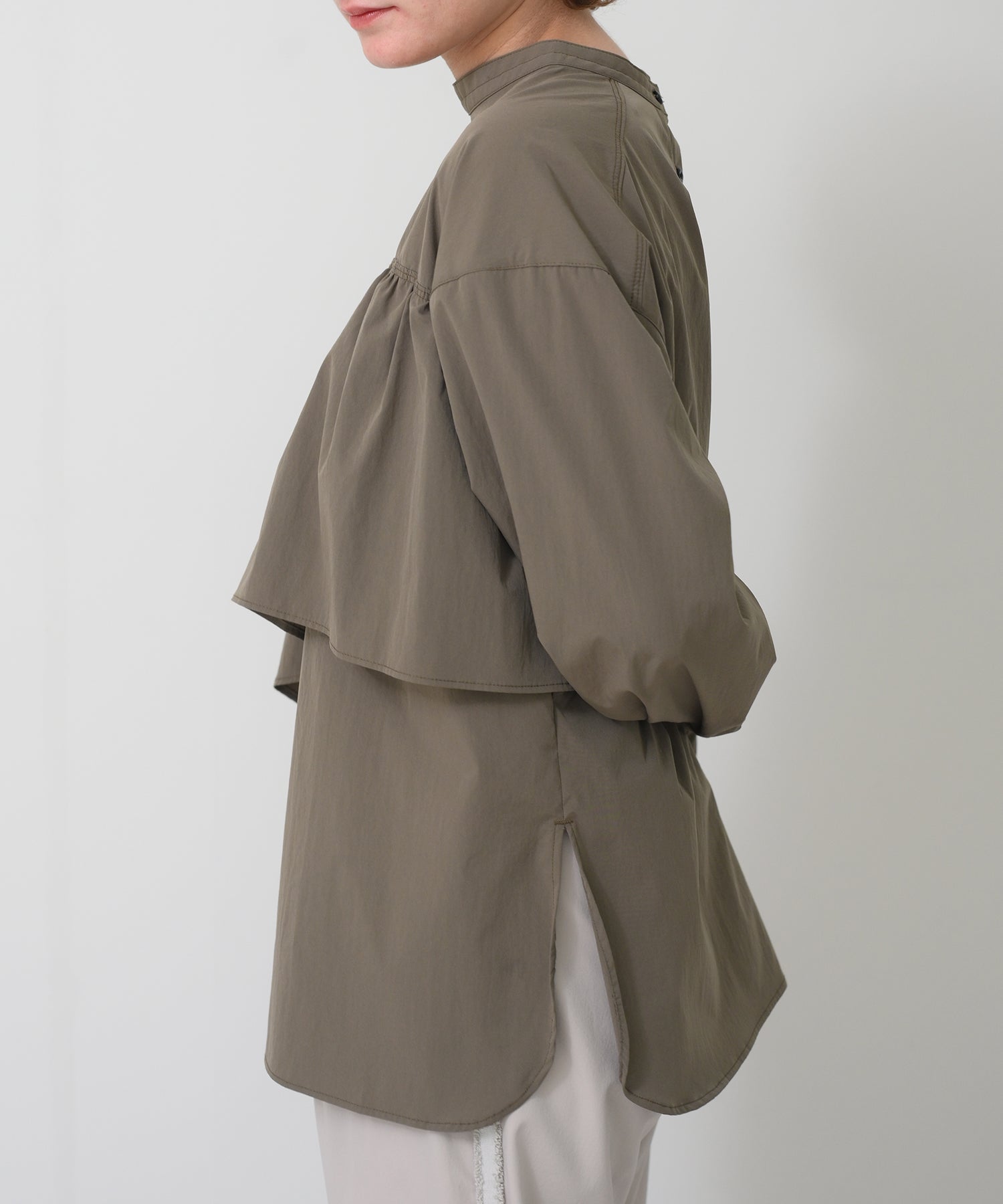 カーキ　model：H163