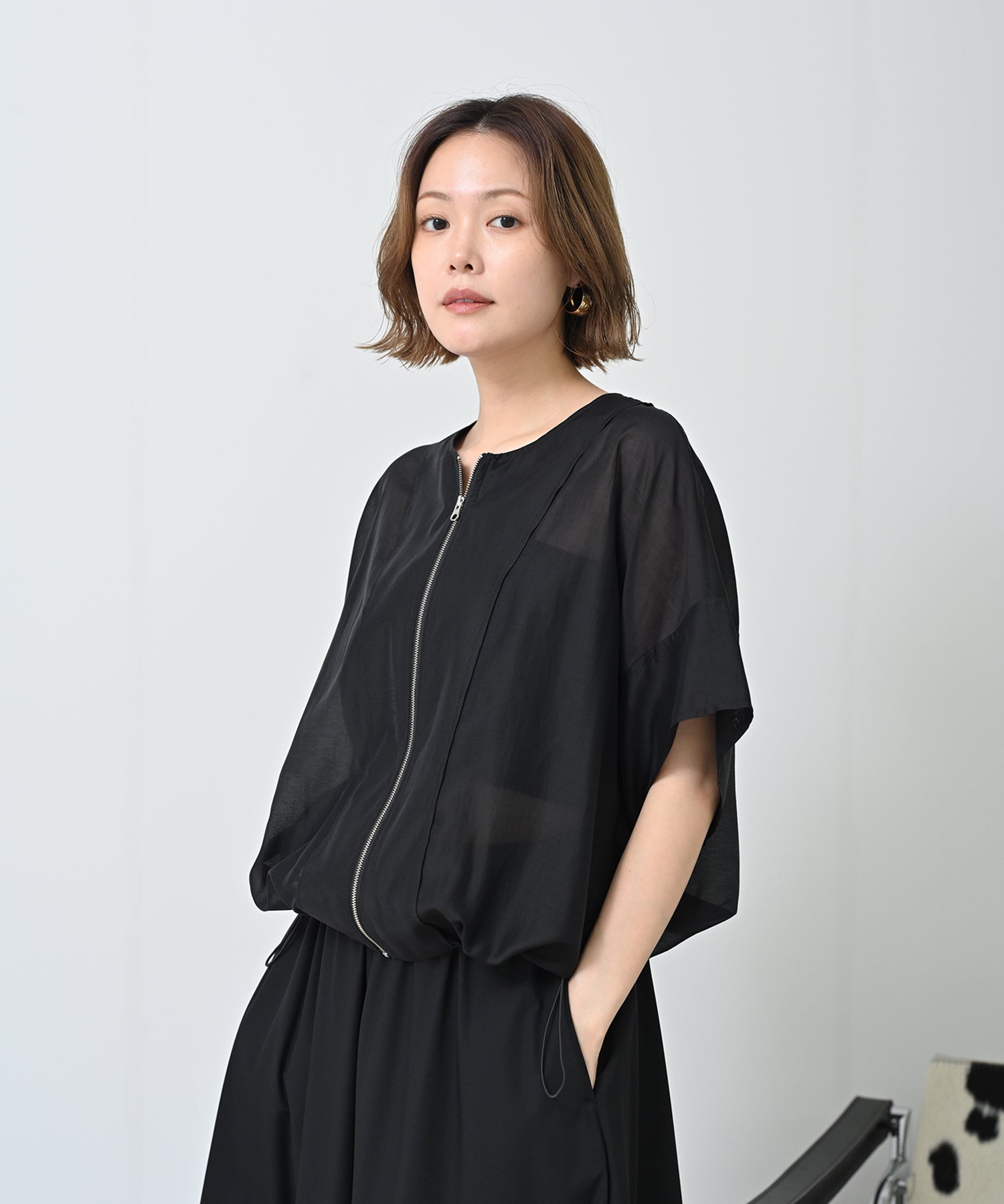 ブラック　model：H167