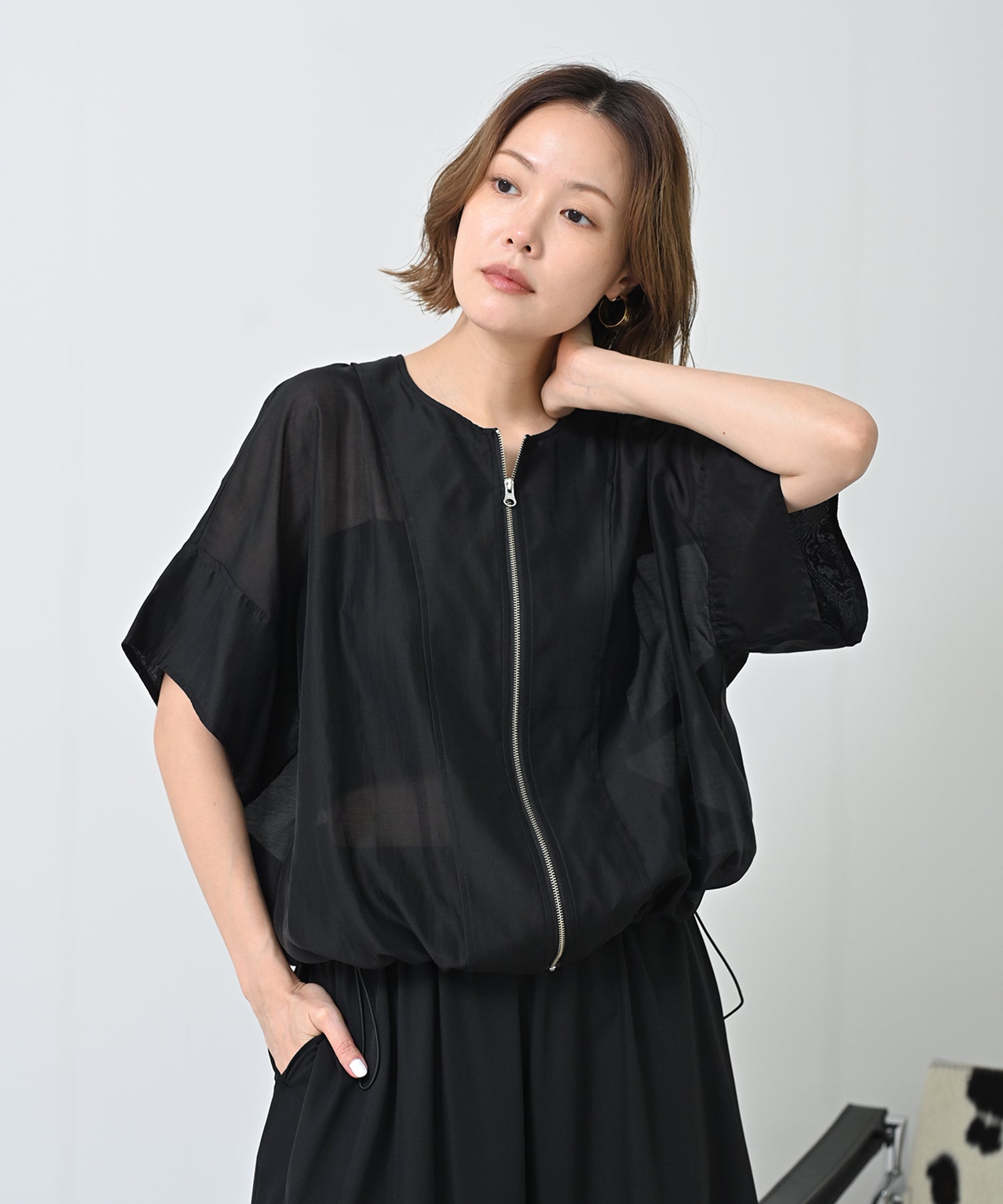 ブラック　model：H167