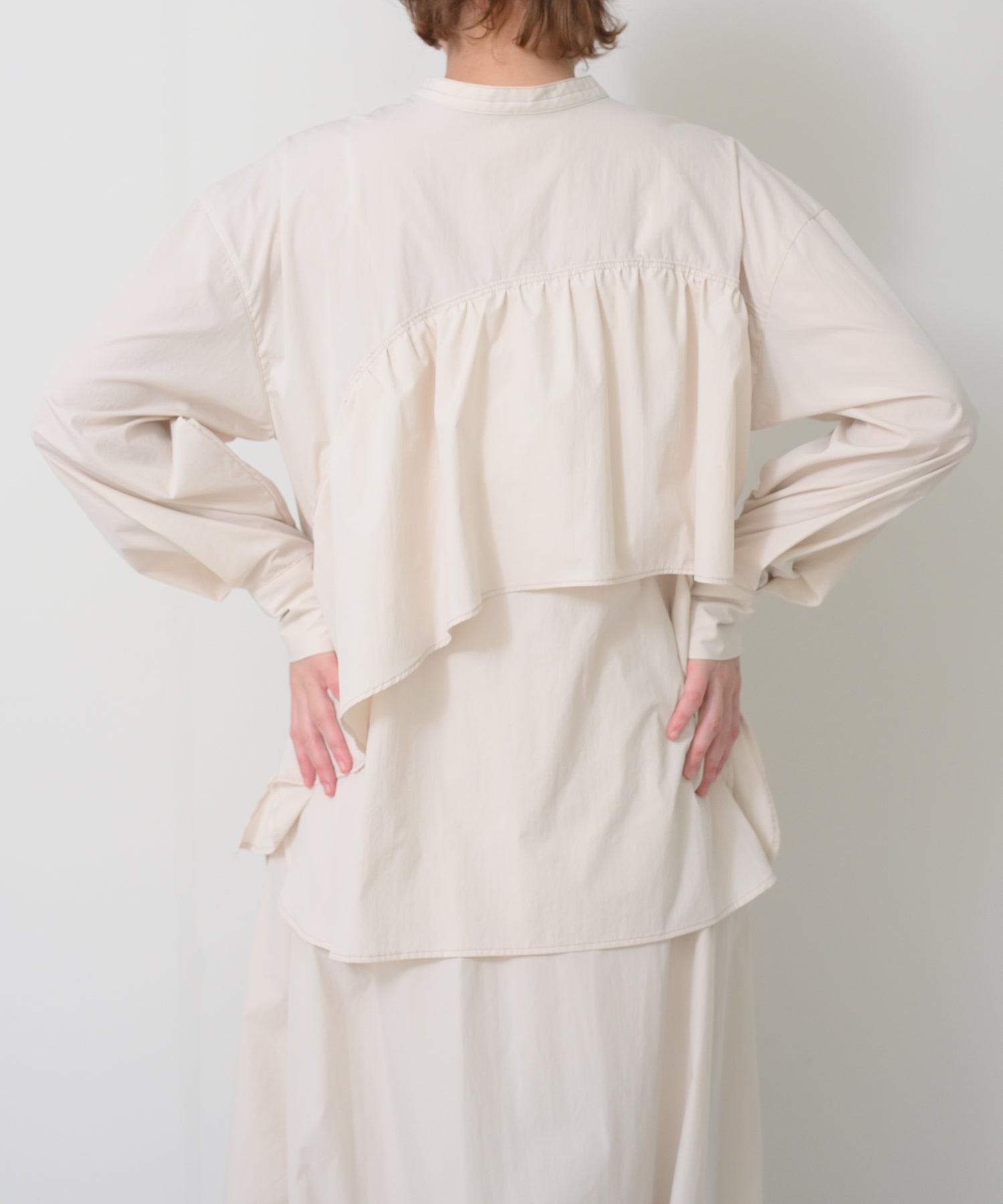 オフホワイト　model：H163