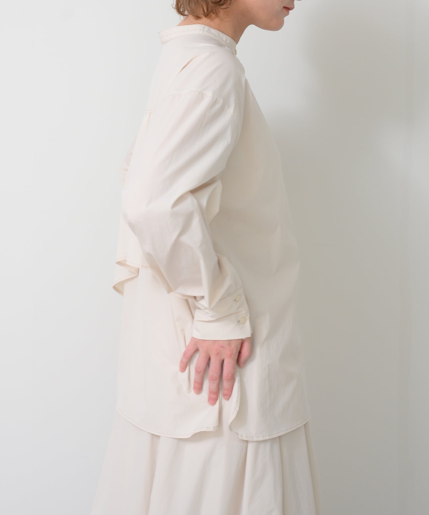 オフホワイト　model：H163