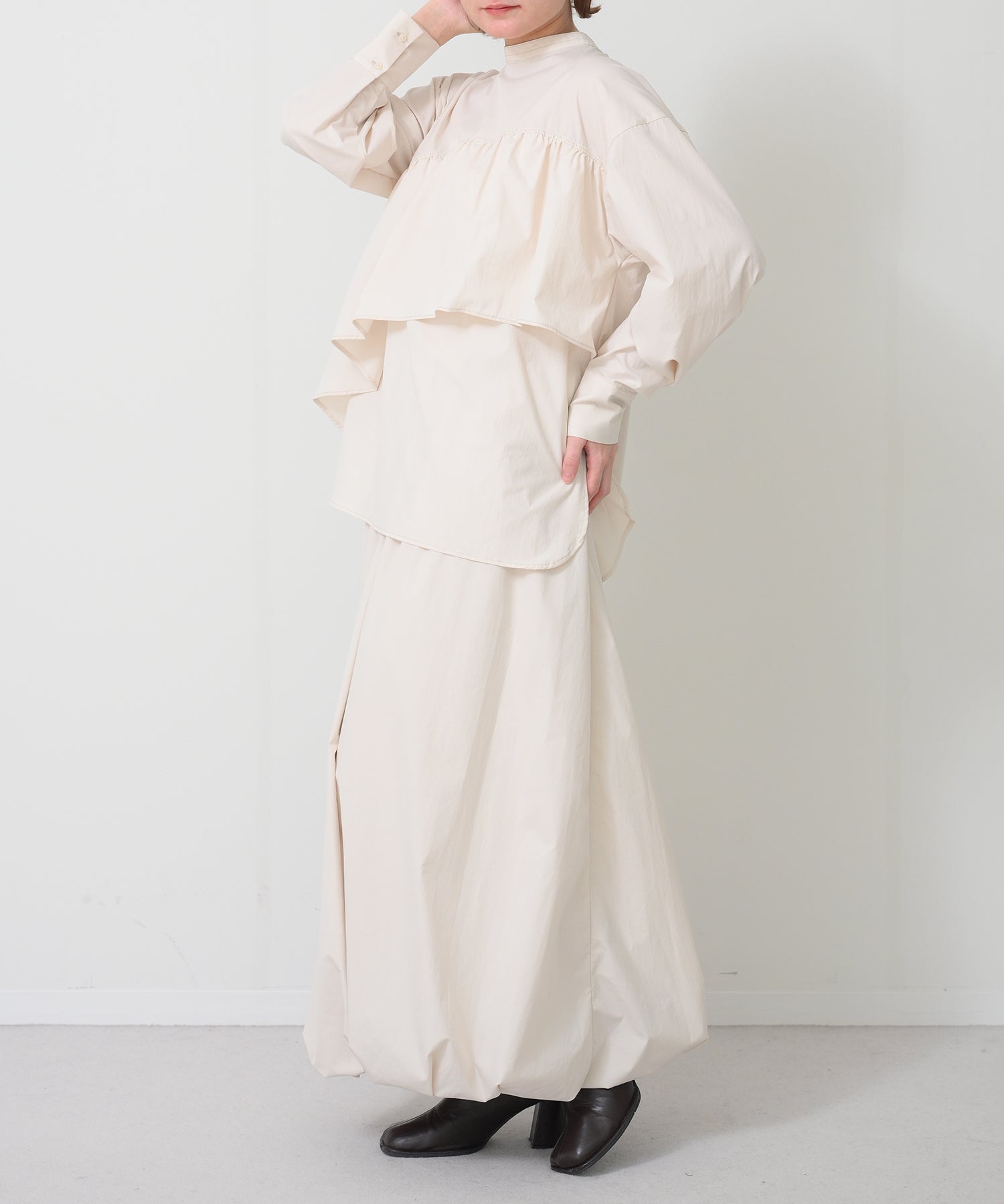 オフホワイト　model：H163