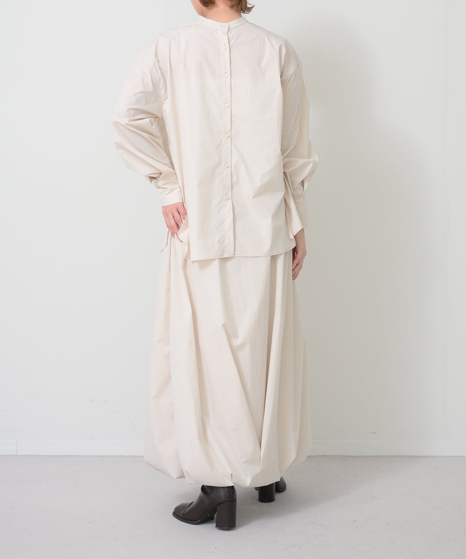 オフホワイト　model：H163